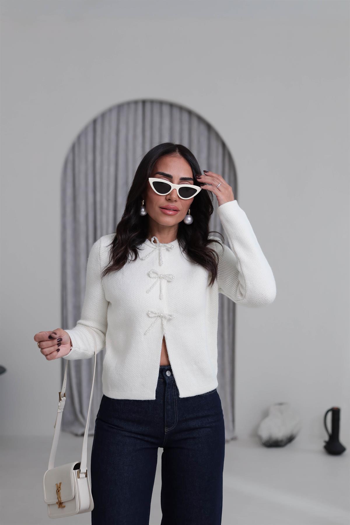 0983 İncili Fiyonk Aksesuarlı Triko Hırka EKRU