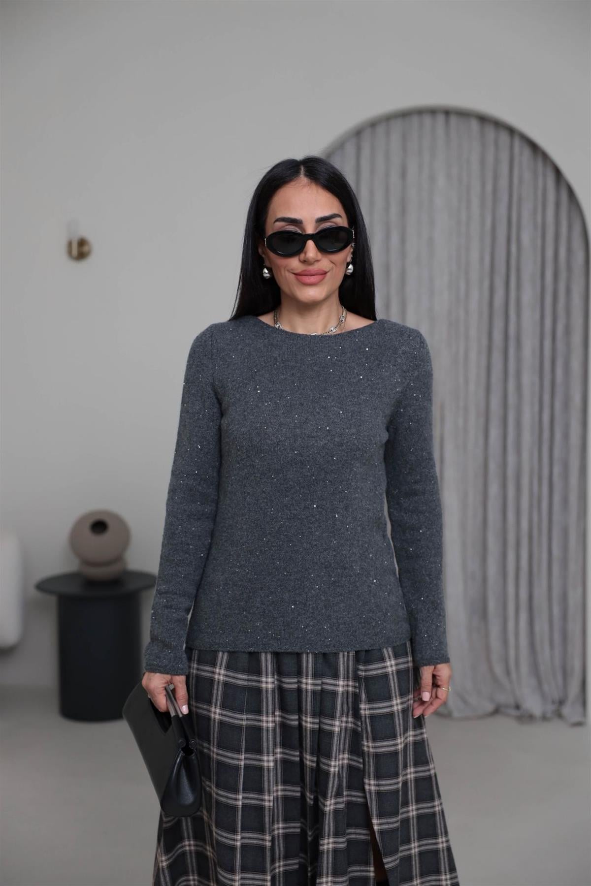 0836 Kayık Yaka Pullu Simli Triko FÜME