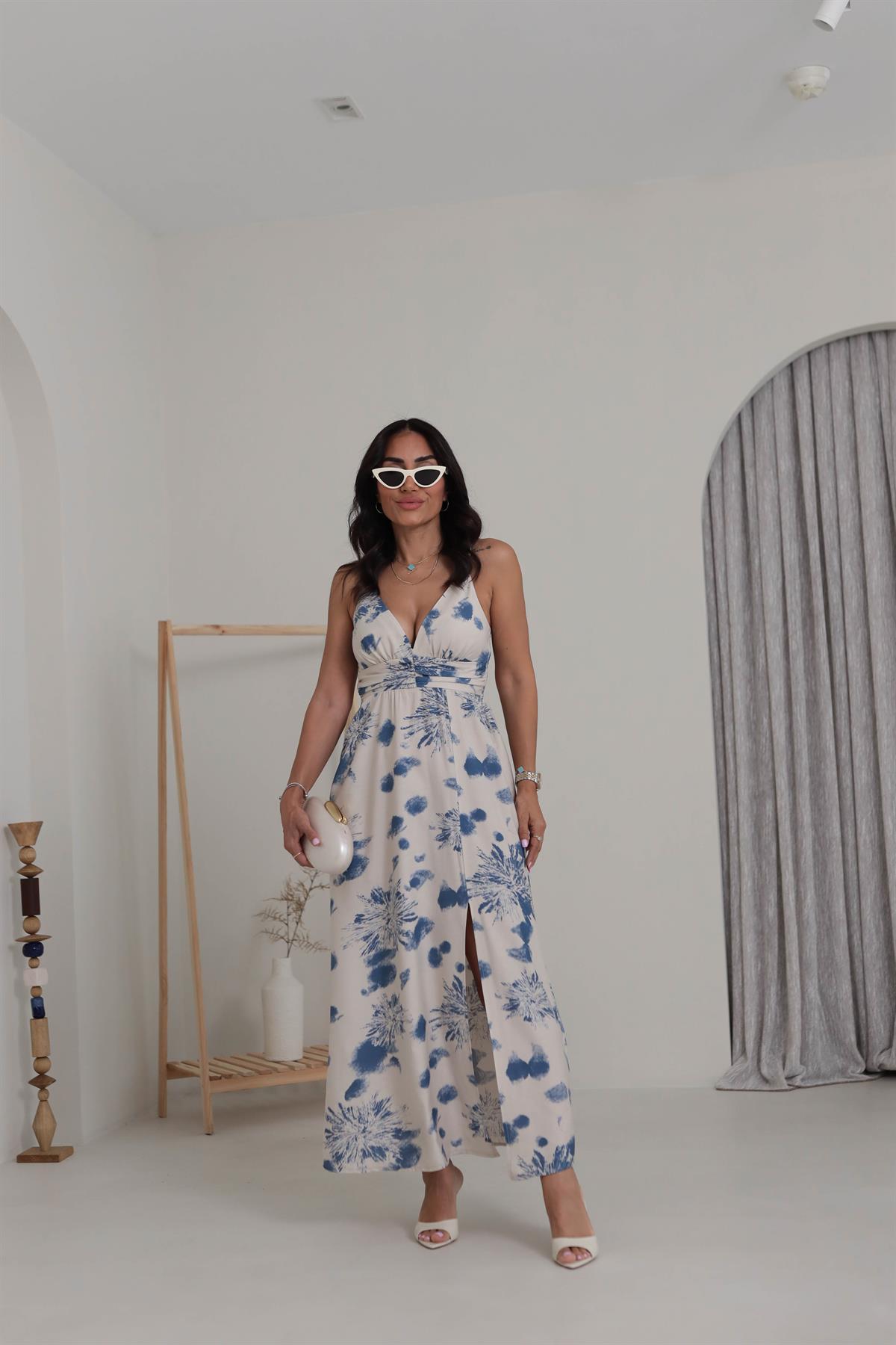 8833 İp Askılı Sırtı Gipeli Ön Yırtmaç Detaylı Desenli Elbise Indigo