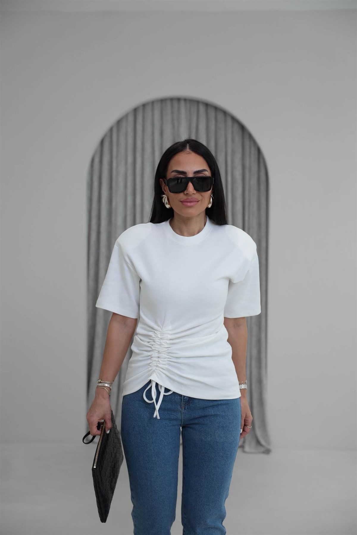 1025 Vatkalı Pamuklu Büzgü Detay Tshirt EKRU