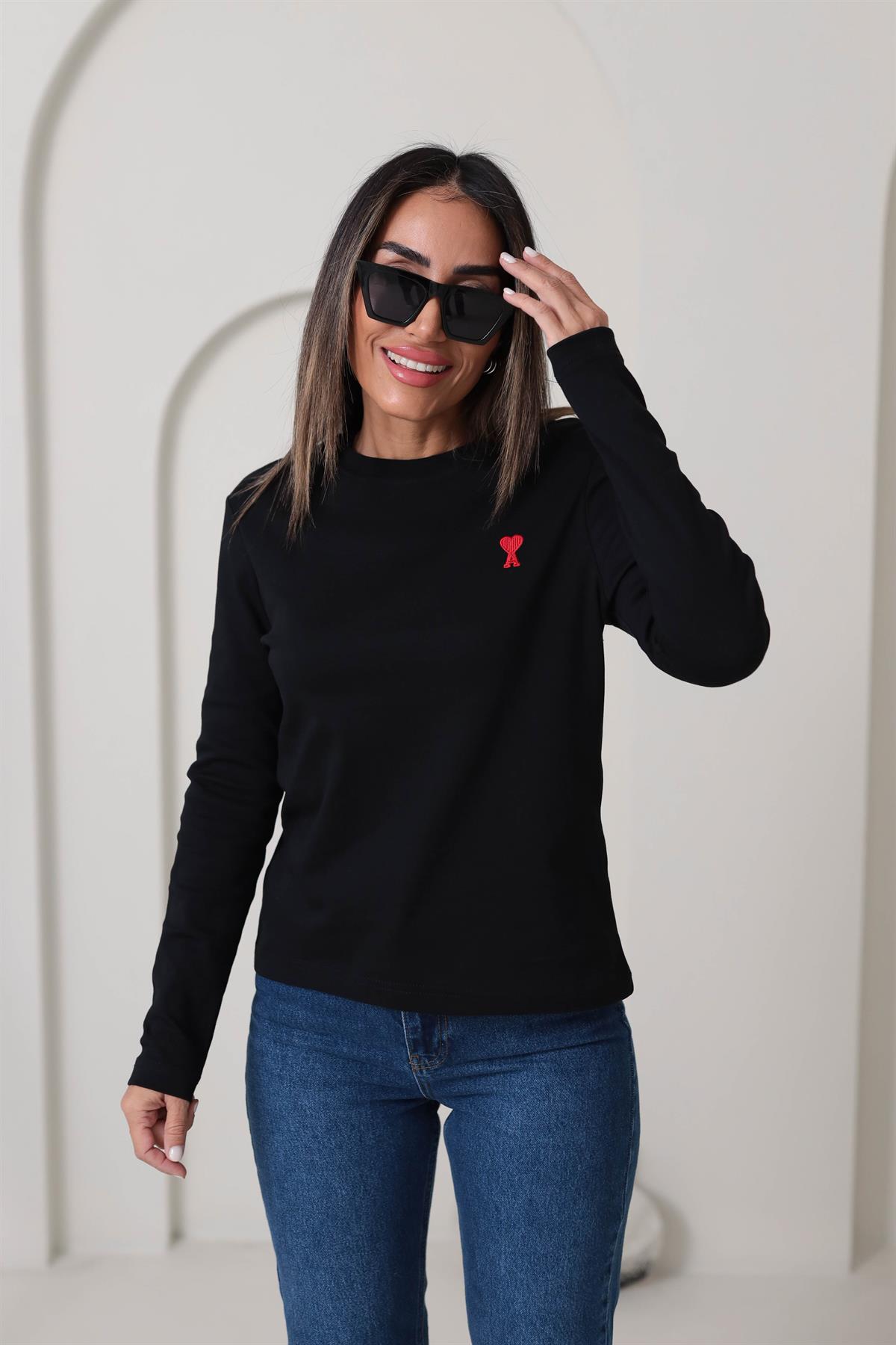 2103 Kalp Nakışlı Tok Doku Uzun Kol Bluz SİYAH