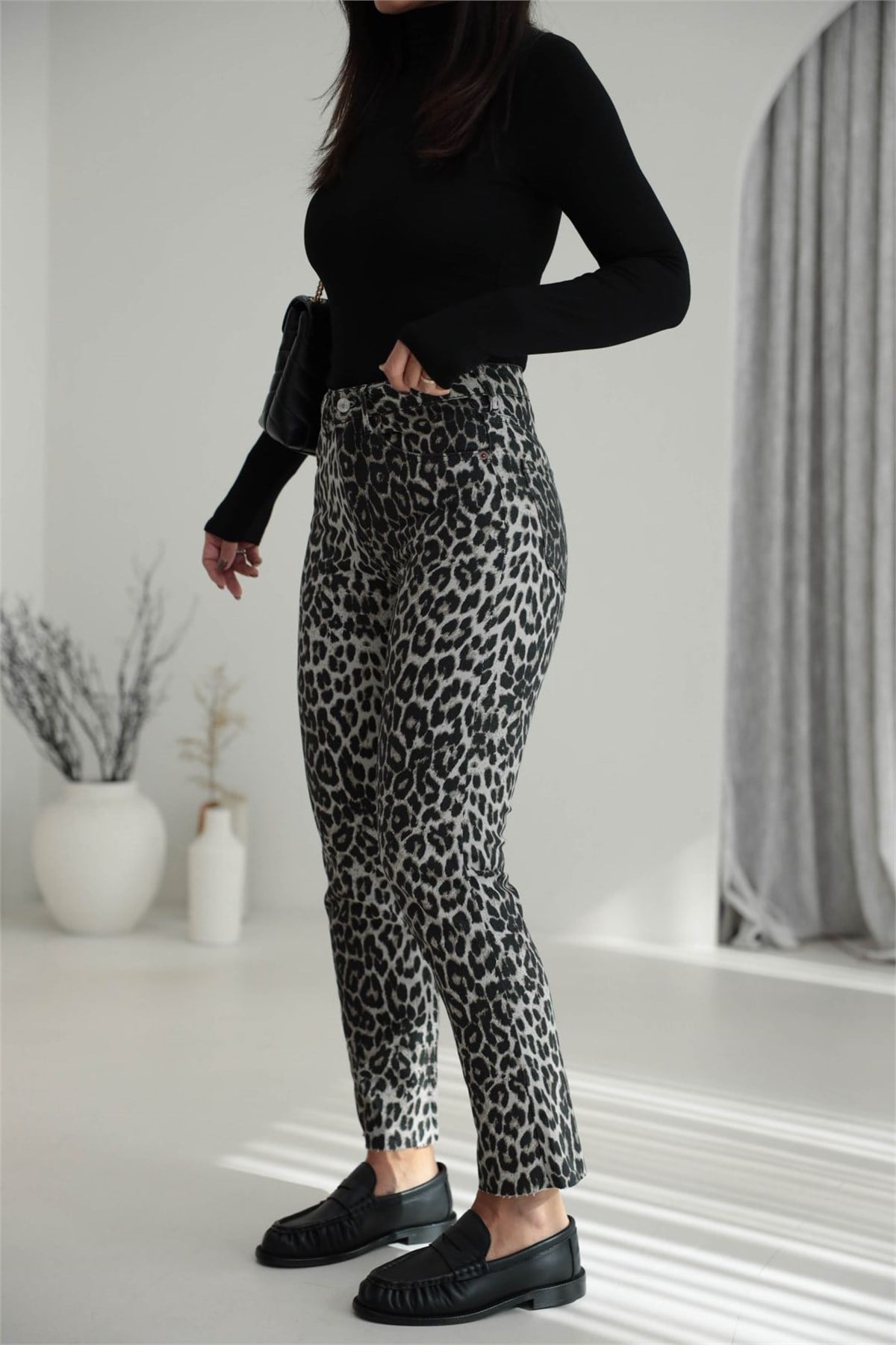 2402 Lazer Kesikli Boyfit Jean LEOPAR