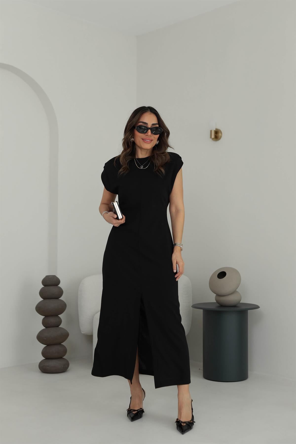 2043 Omuzları Vatkalı Ön Yırtmaç Detaylı Elbise SİYAH