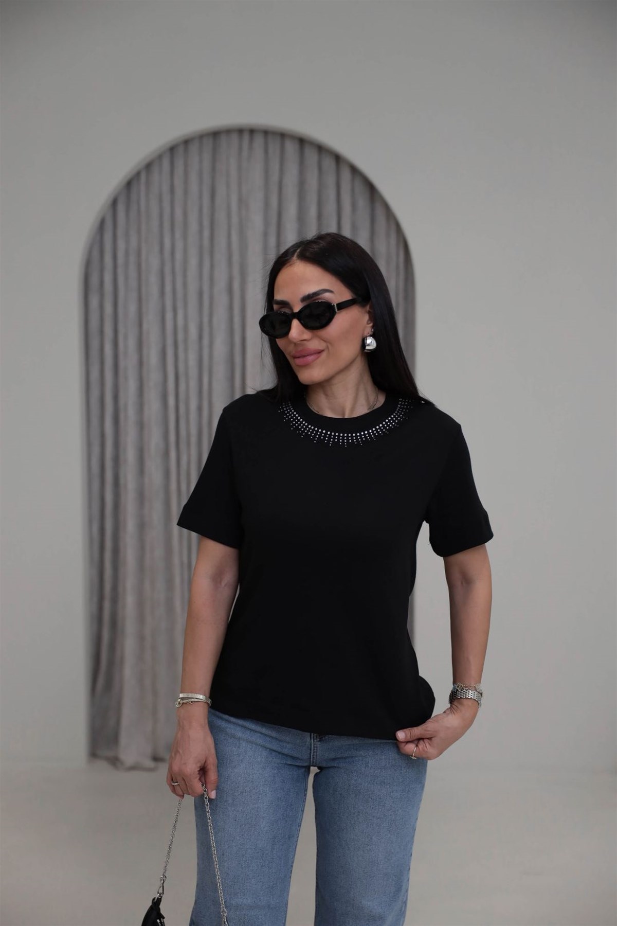 0224 Yakası Taşlı Pamuklu Massi Tshirt SİYAH