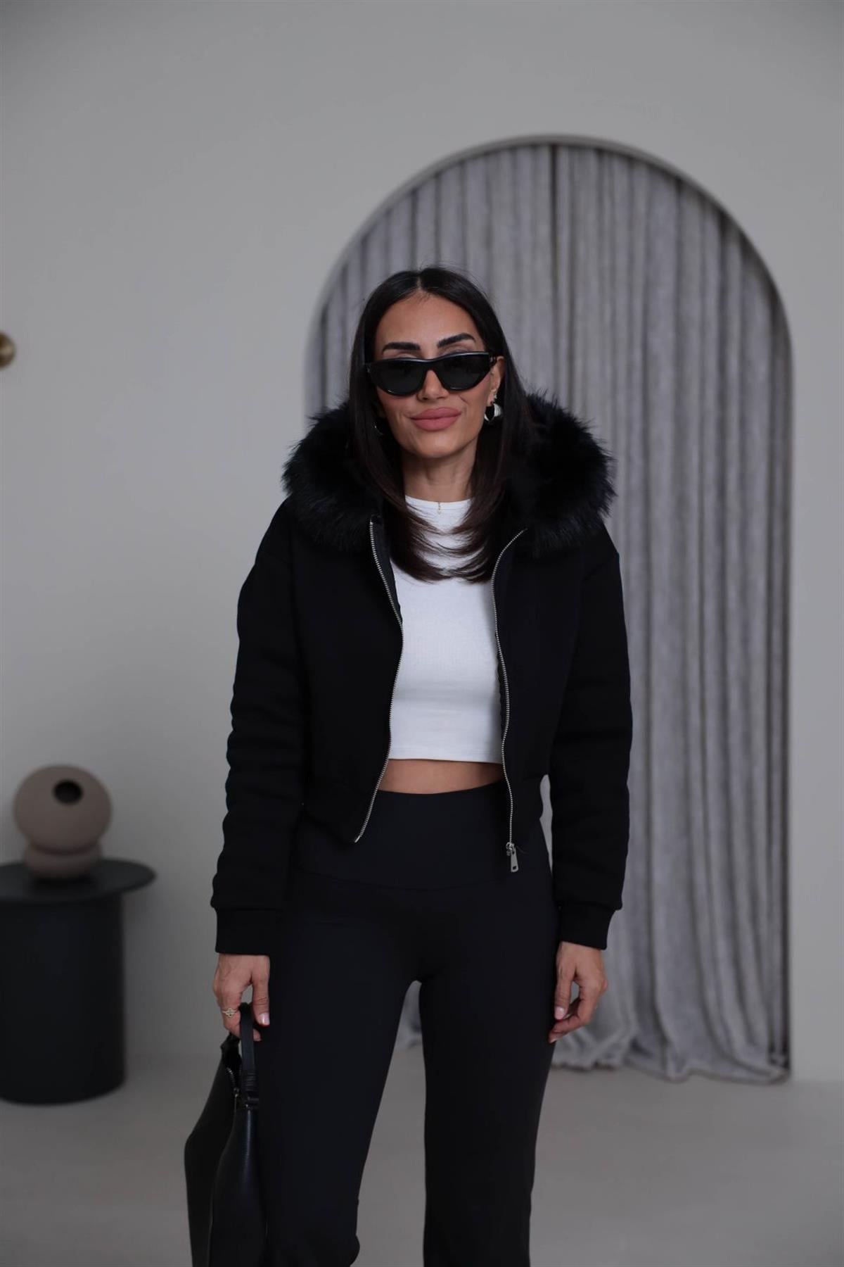 4067 Kapşonu Kürklü Şardonlu Kısa Sweatshirt SİYAH