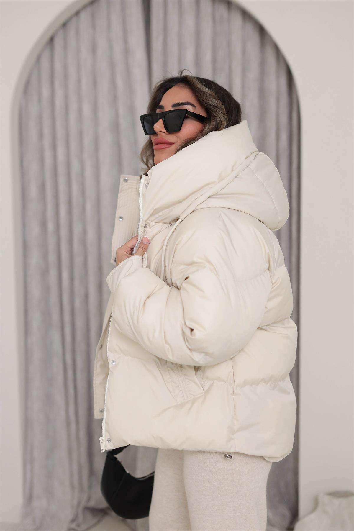 2422 Cırtlı Kapşonlu Fermuarlı Kalın Mont KREM