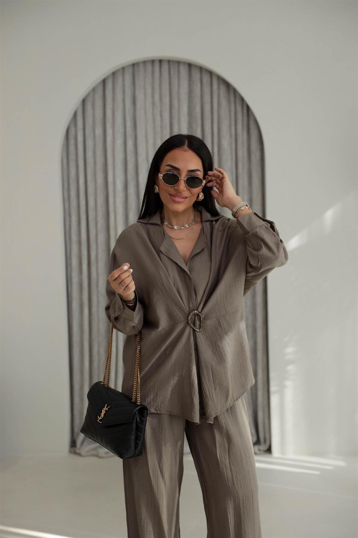 7091 Broş Detaylı Gömlek Pantolon Takım VİZON