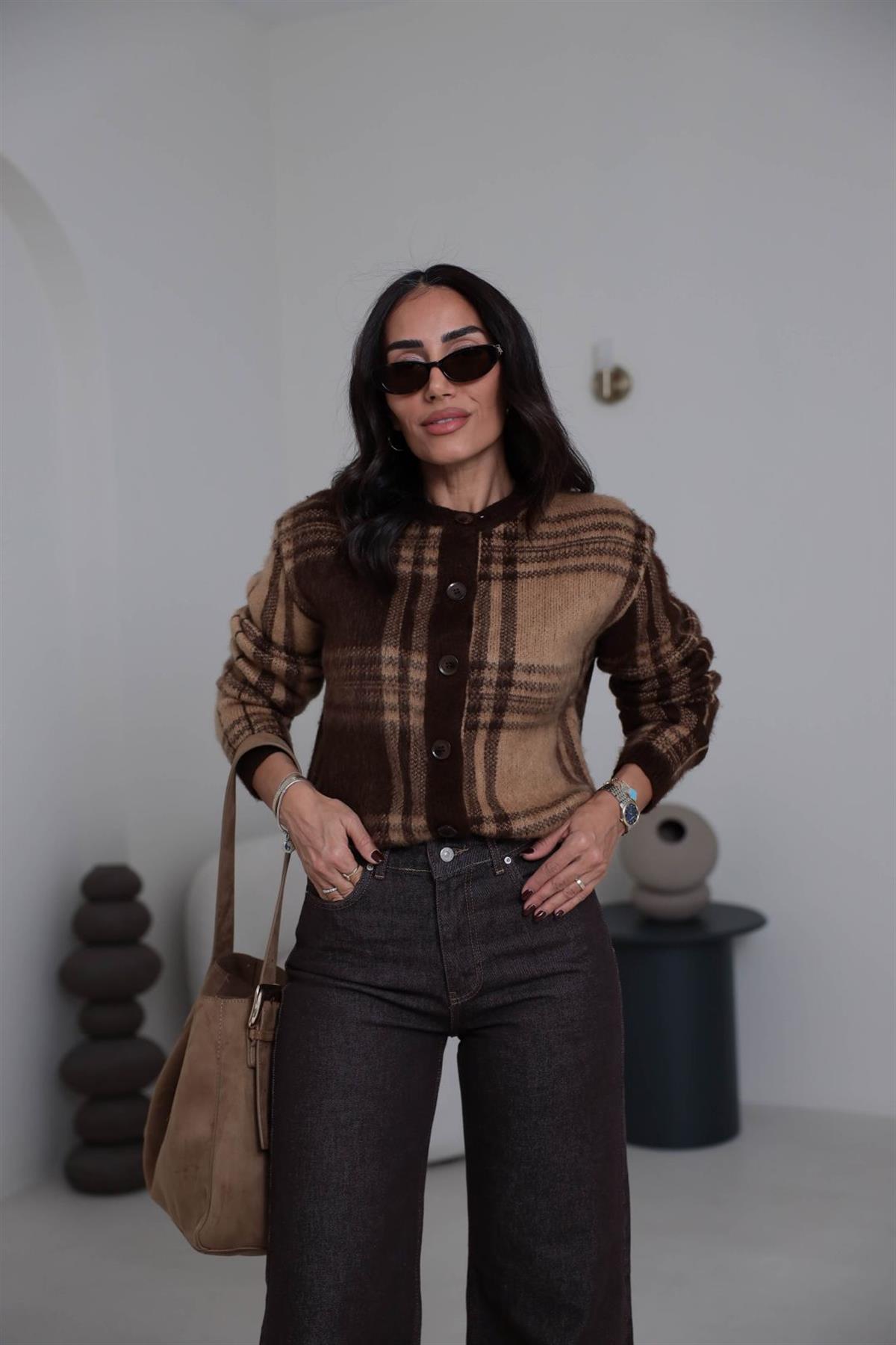 0092 Bisiklet Yaka Kare Desenli Hırka BEJ-KAHVE