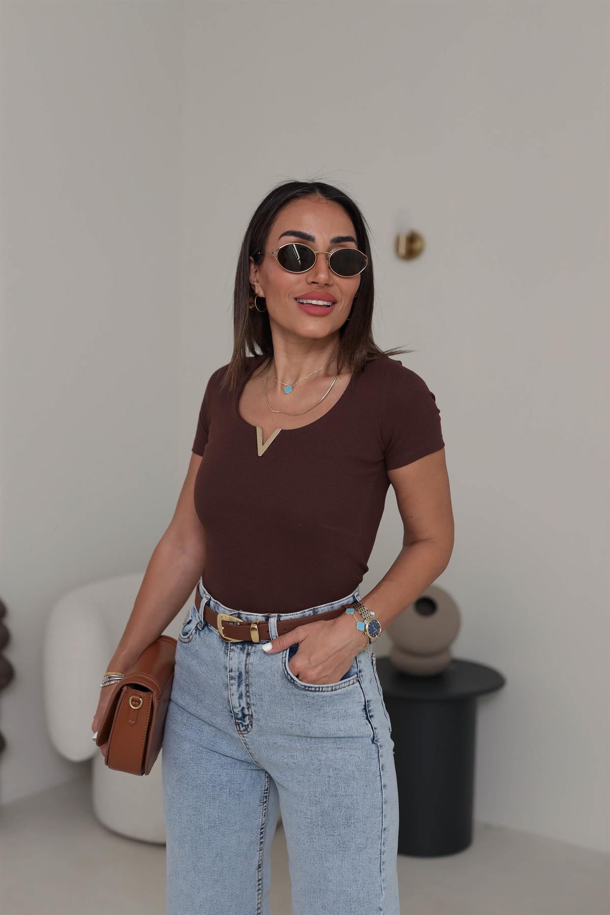 6138 V Gold Tokalı Kısa Kol Bluz KAHVE