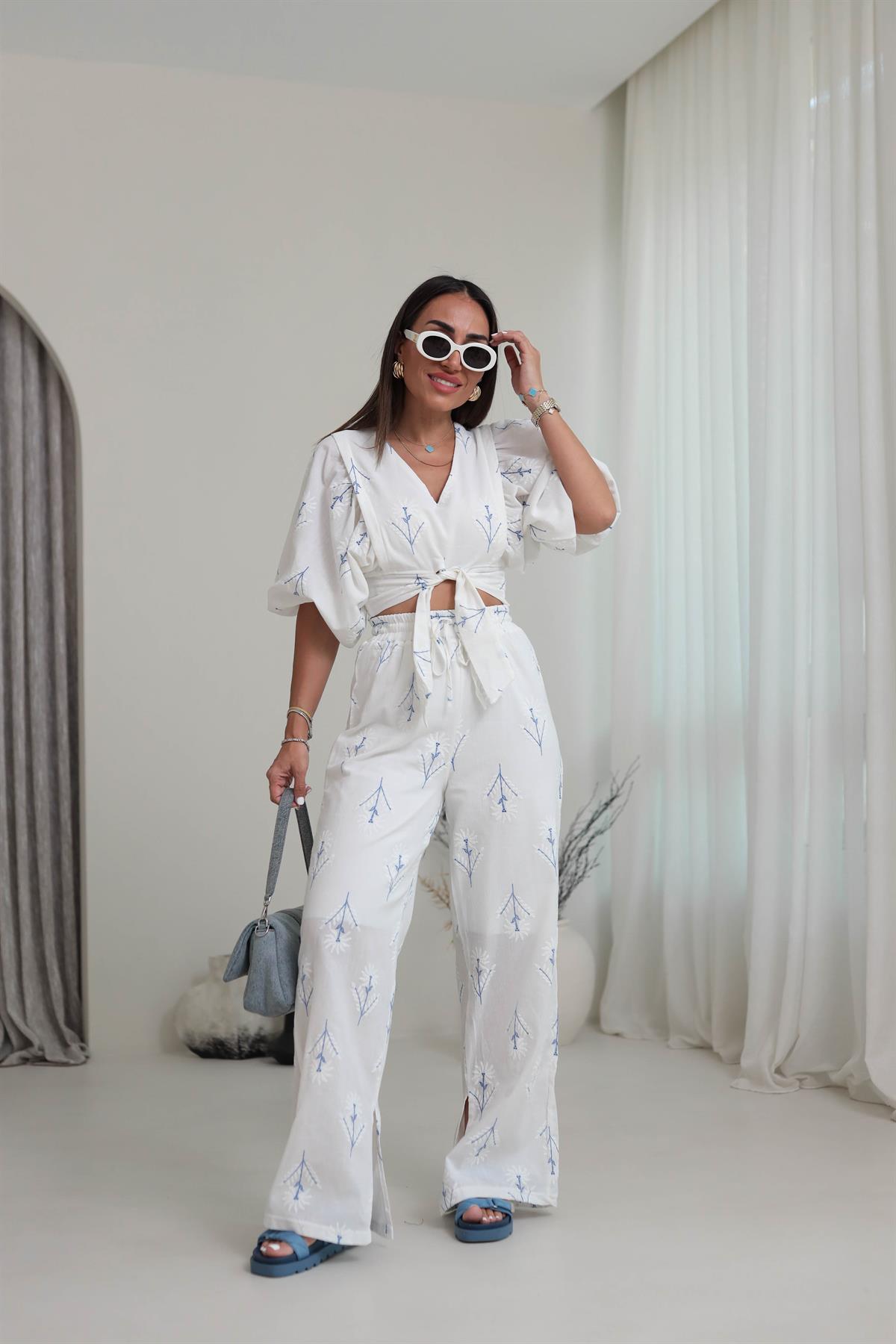 0040 Desenli Puf Keten İşlemeli Takım MAVİ