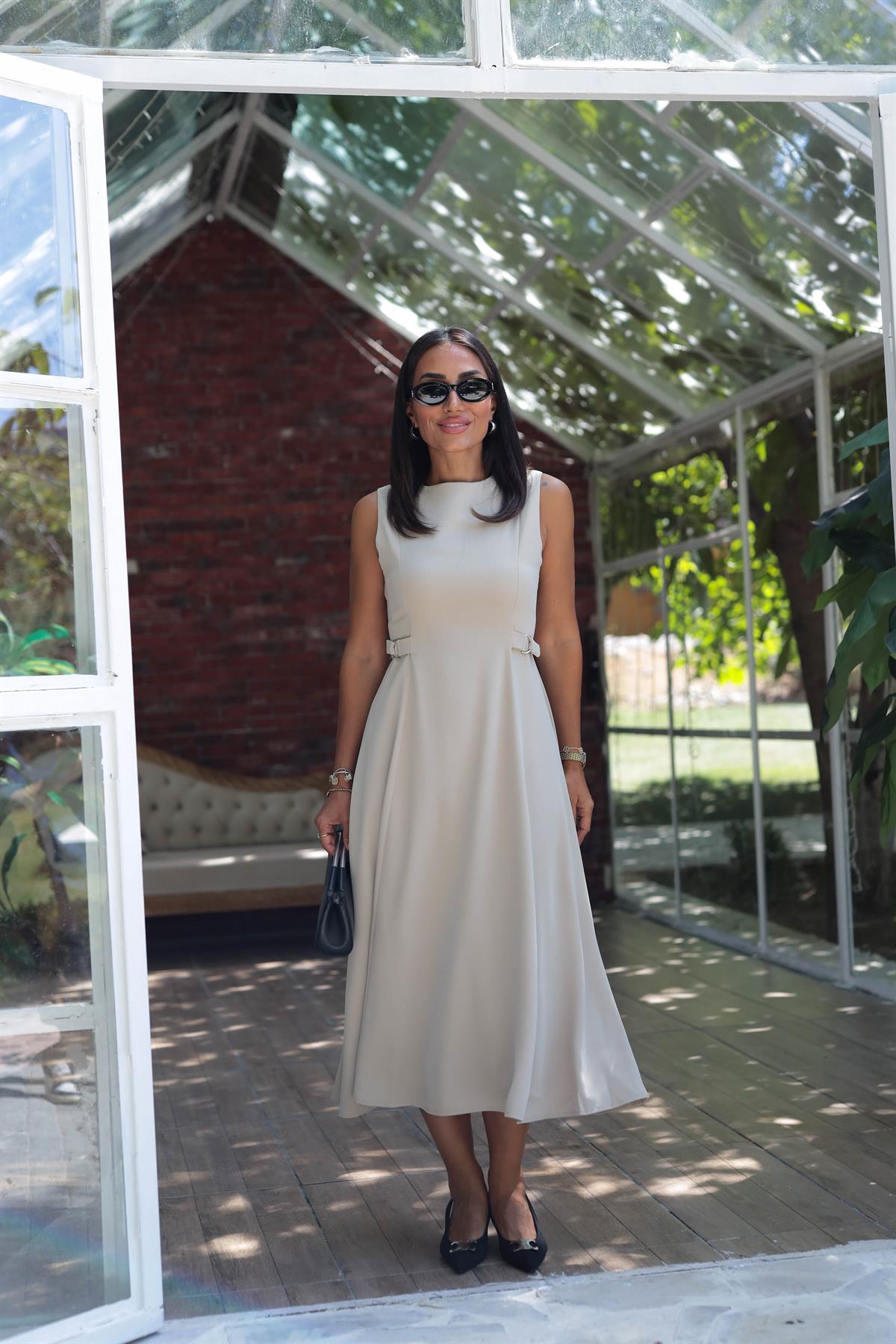 2313 Yan Toka Detaylı Dökümlü Kloş Elbise TAŞ