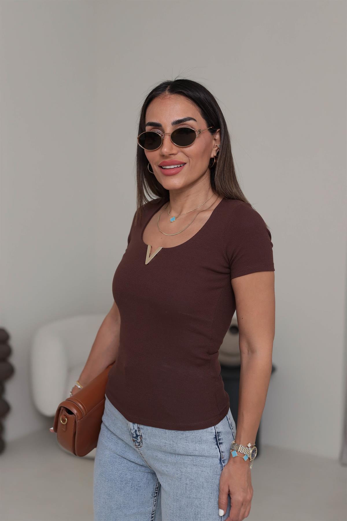 6138 V Gold Tokalı Kısa Kol Bluz KAHVE