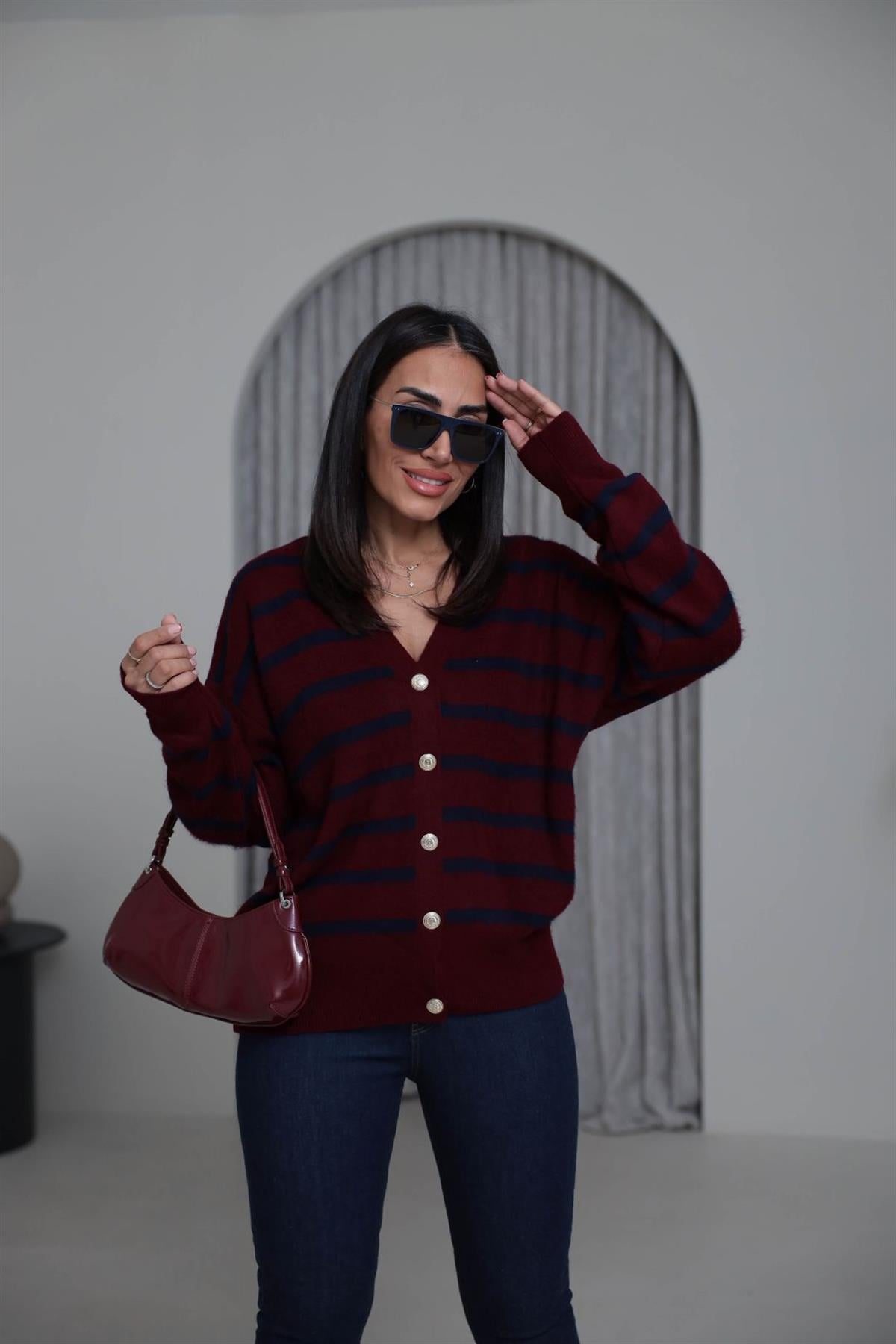 2462 Gold Düğmeli Çizgili V Yaka Triko Hırka BORDO-LACİ