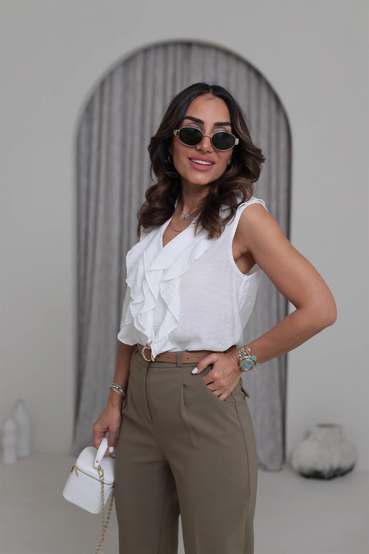 0072 Sıfır Kol Fırfır Detaylı Gömlek BEYAZ