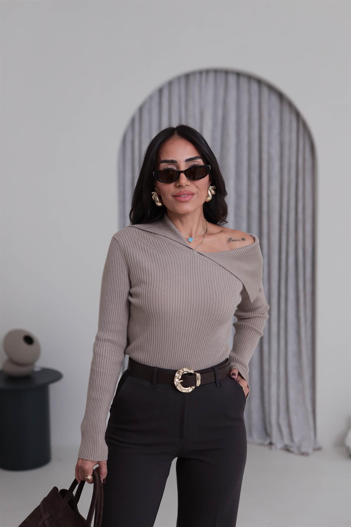 0815 Asimetrik Yaka Fitilli Triko Kazak VİZON