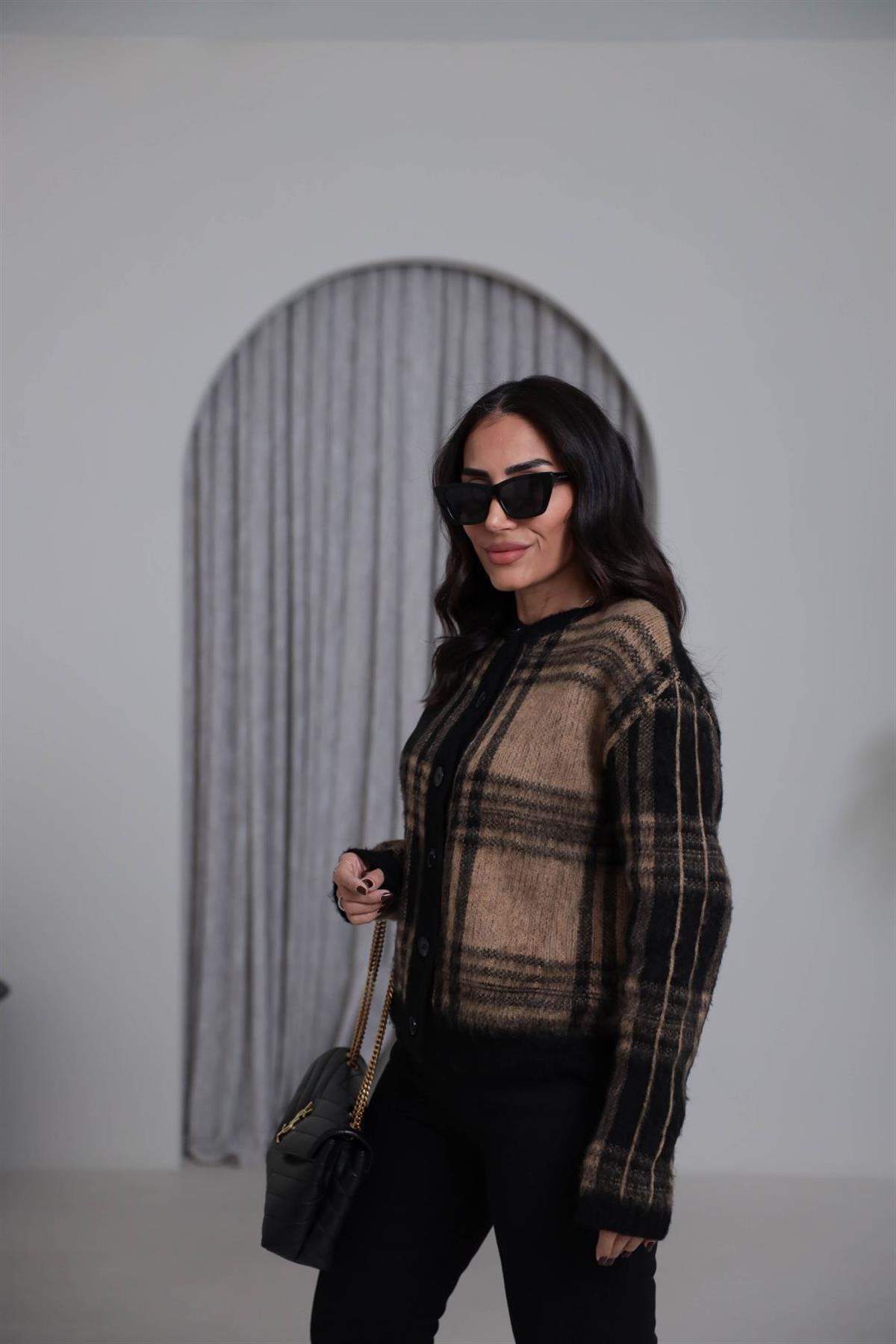 0092 Bisiklet Yaka Kare Desenli Hırka SİYAH-BEJ