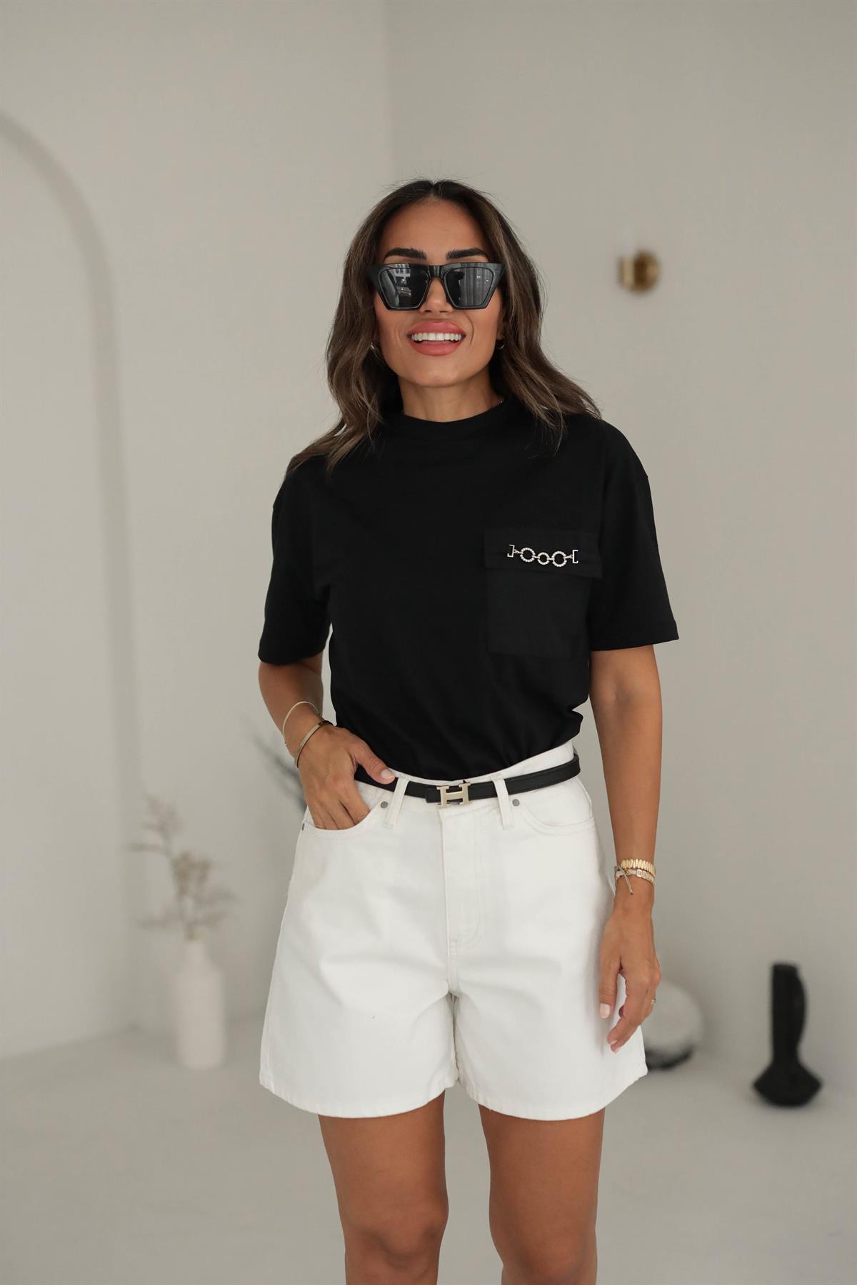 0001 Cep Zincirli Taş Detaylı Pamuklu Tshirt