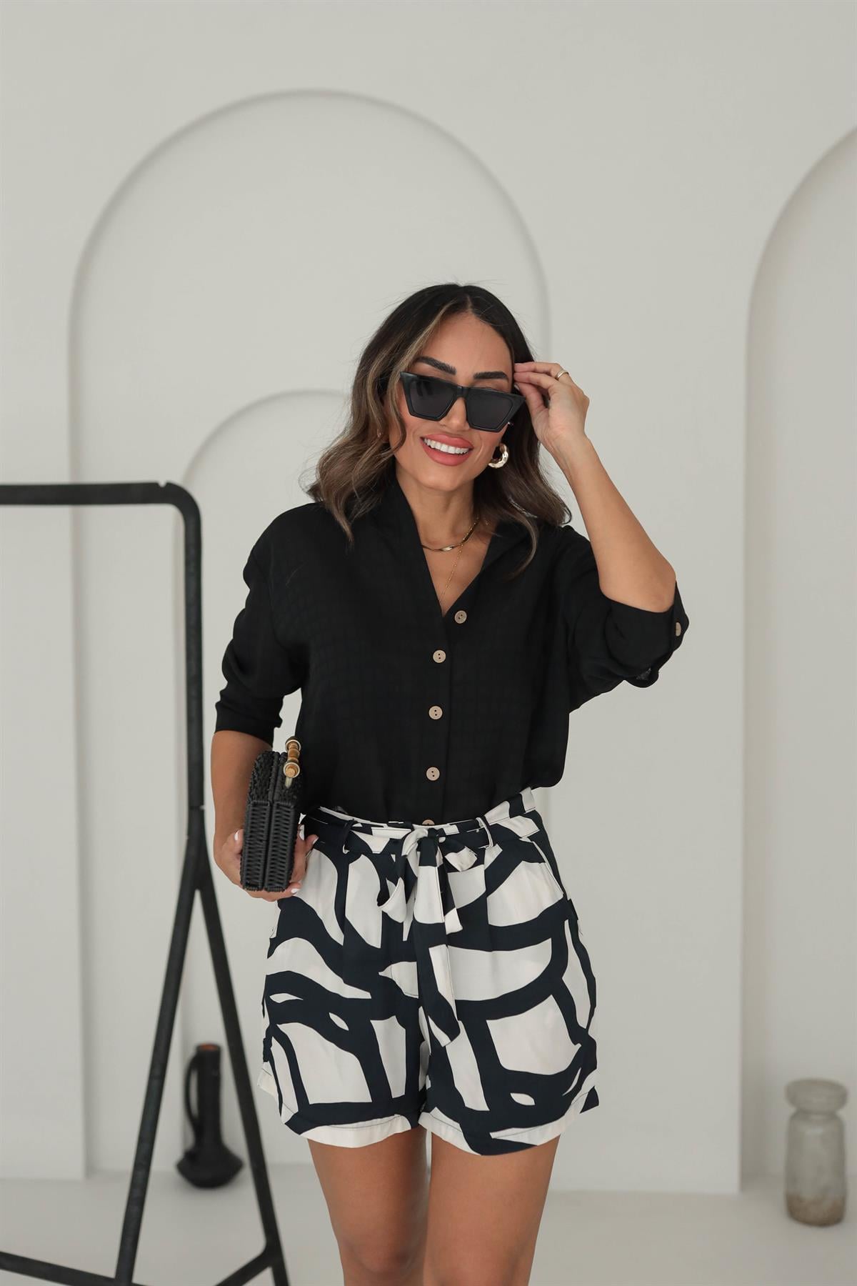 1691 Dokulu Tiril Gömlek SİYAH