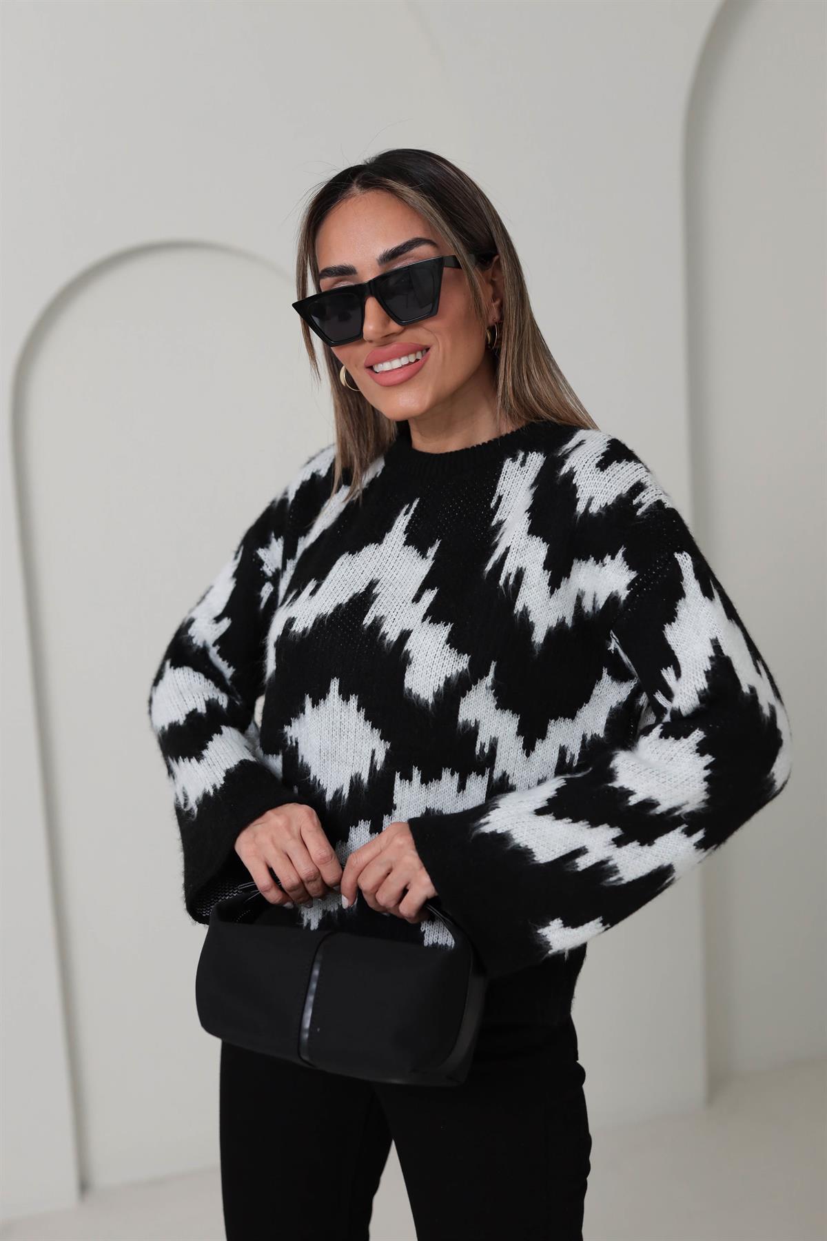 0029 Bisiklet Yaka Kilim Desen Şardonlu Triko SİYAH-EKRU