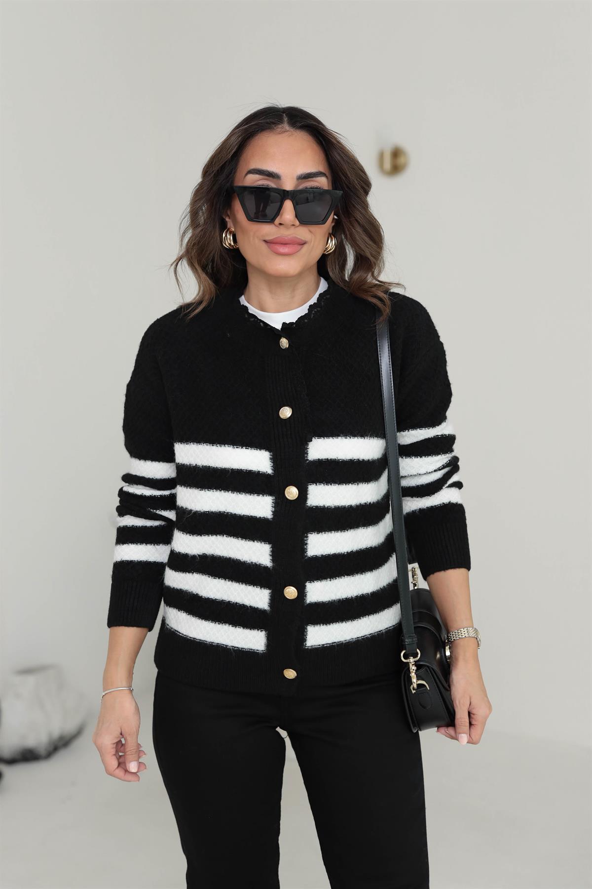 Yaka Dantelli Gold Düğmeli Hırka SİYAHBEYAZ