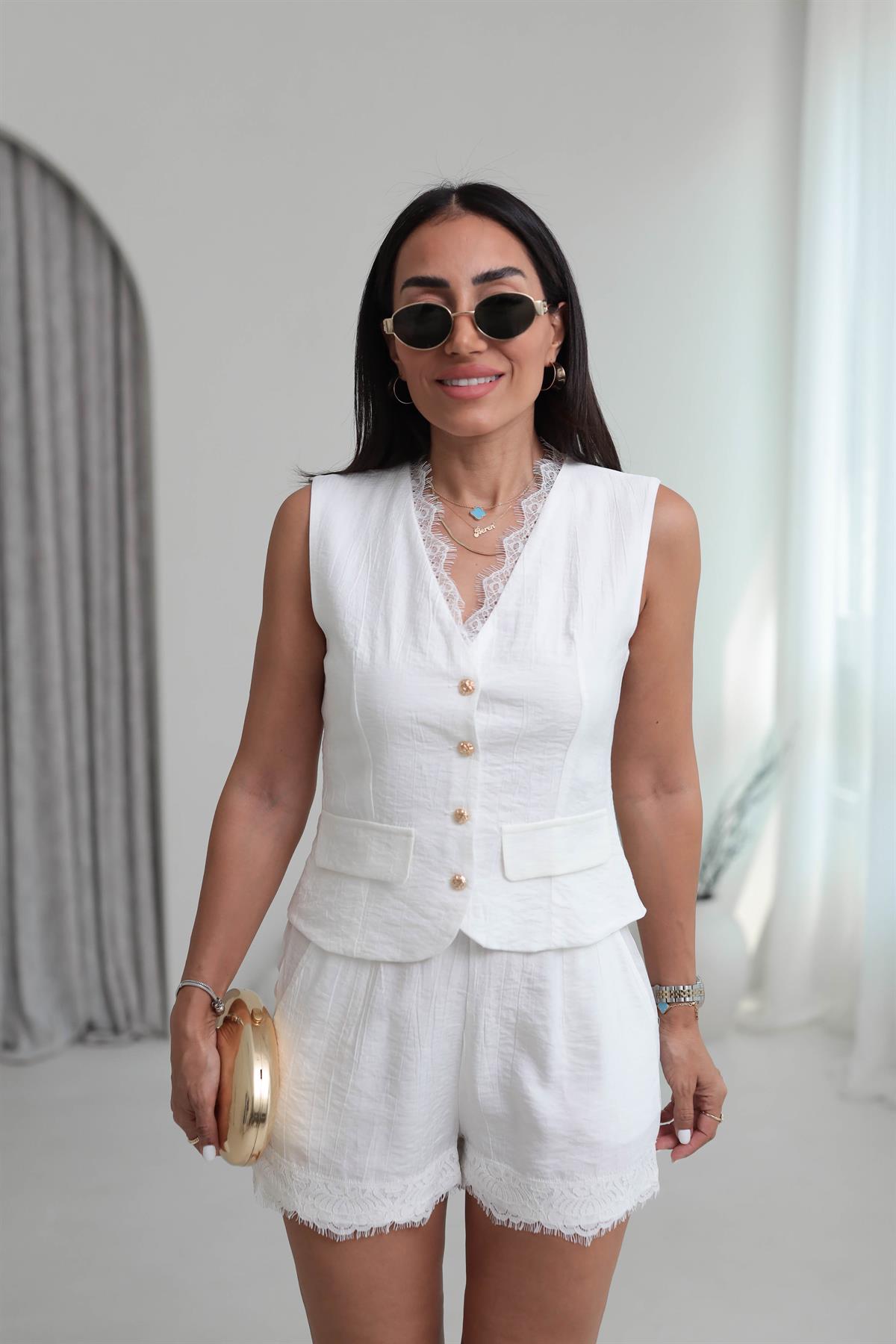 8501 Dantel Detaylı Gold Düğmeli Yelek & Şort Takım BEYAZ
