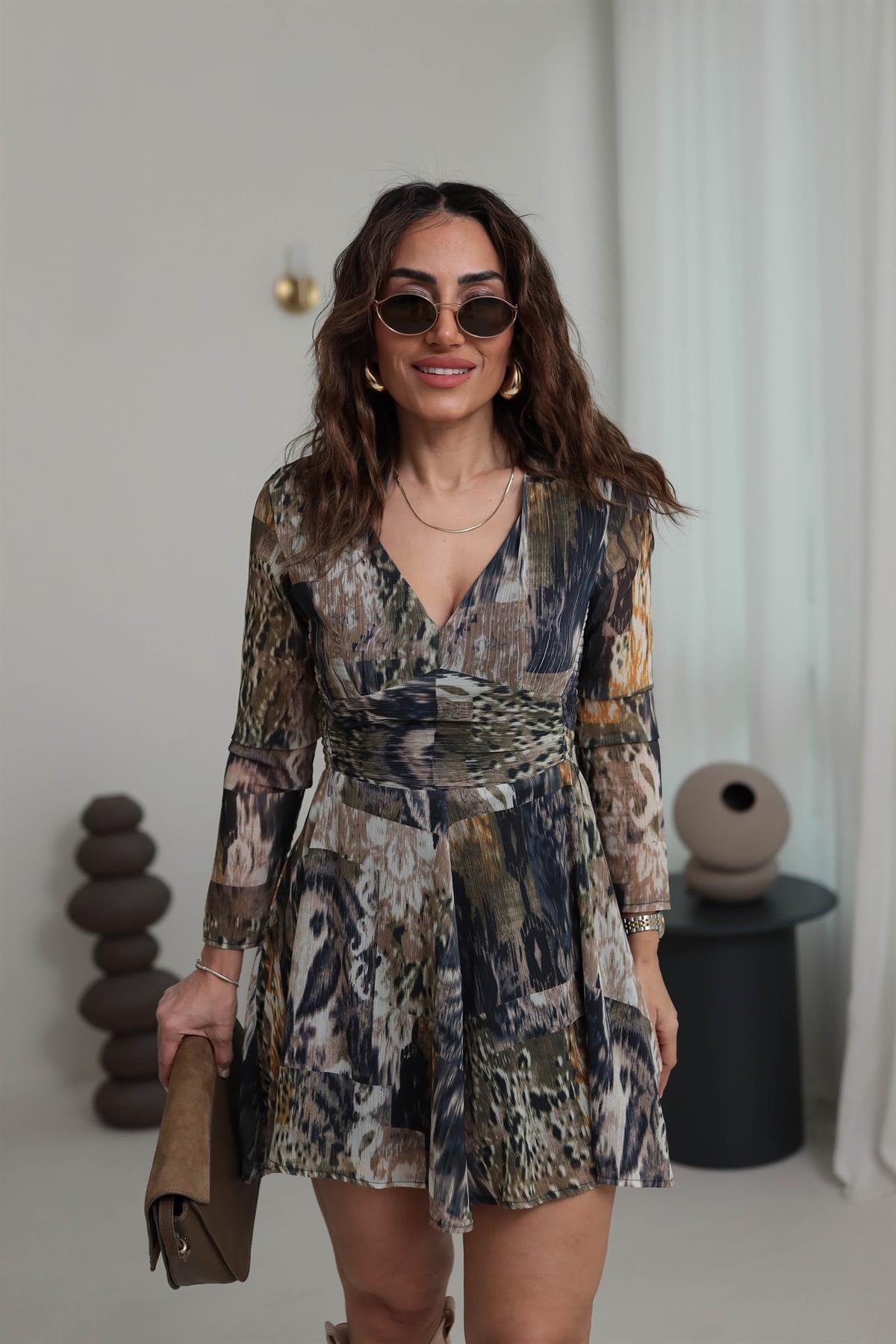 8473 V Yaka Desenli Şifon Elbise DESENLİ