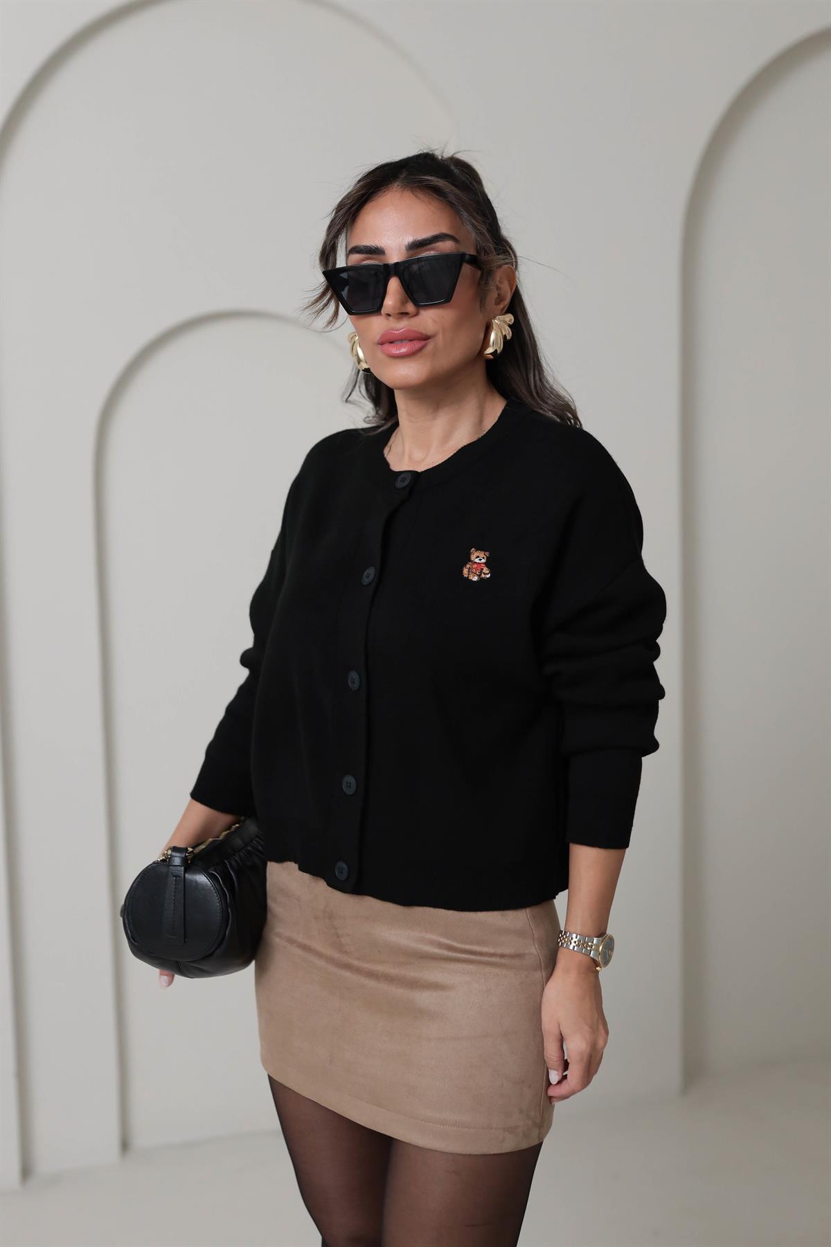 2434 Bisiklet Yaka Ayıcık Nakışlı Hırka SİYAH