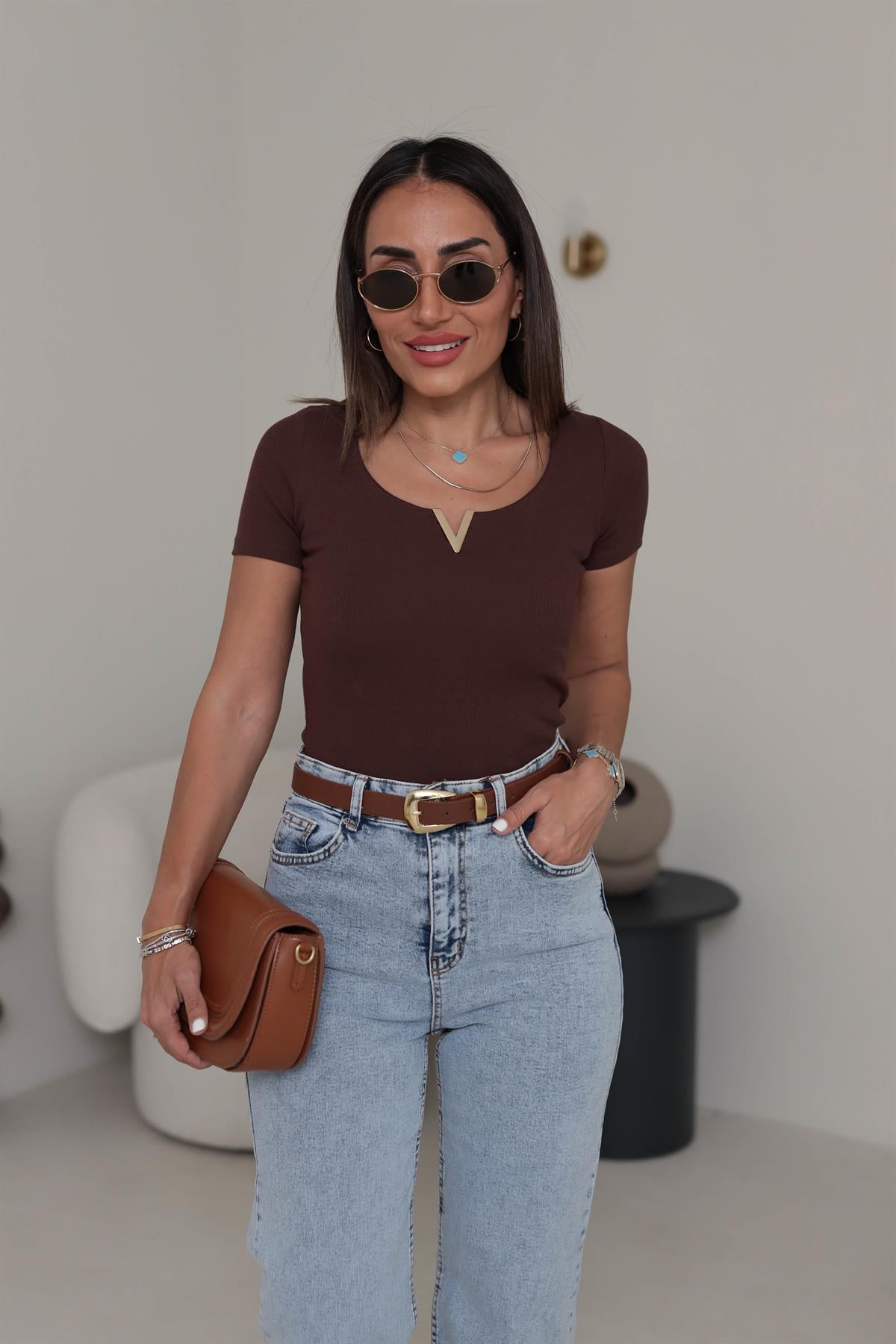 6138 V Gold Tokalı Kısa Kol Bluz KAHVE