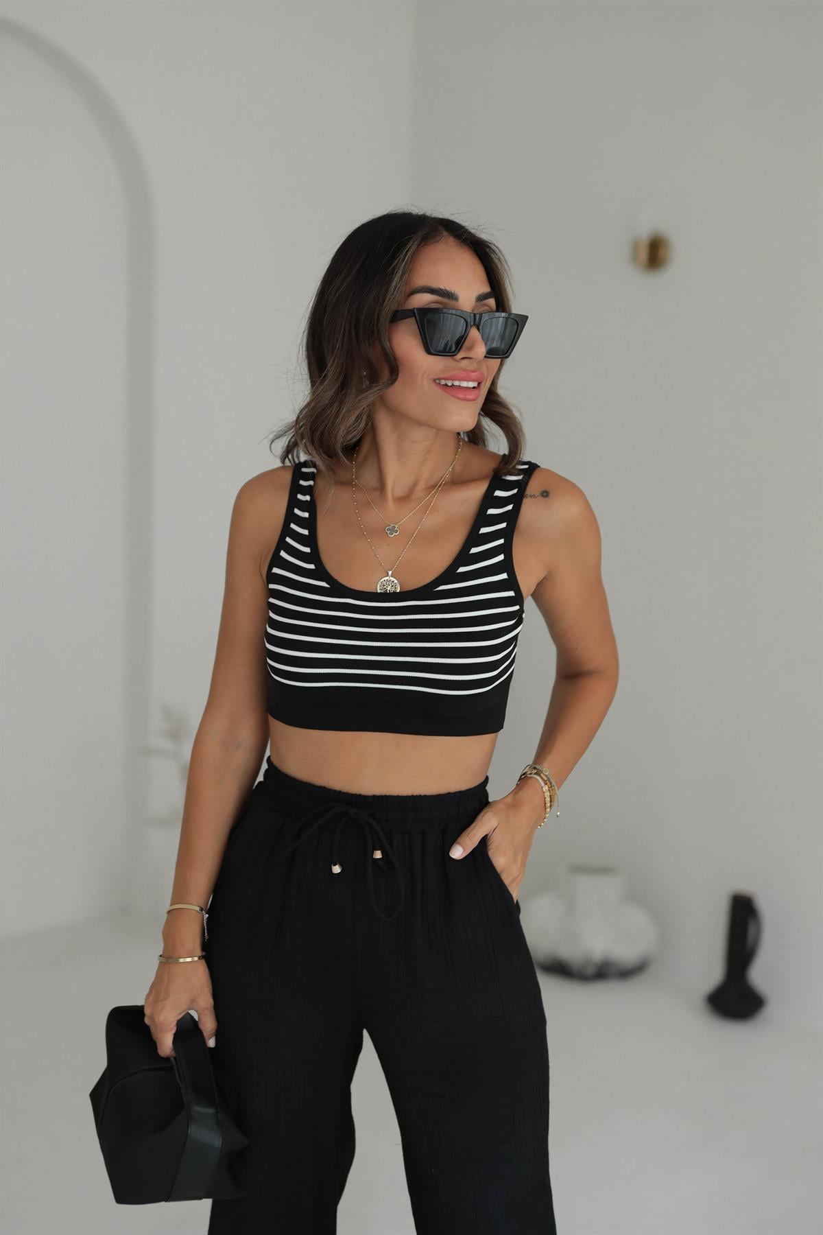 0637 U Yaka Çizgili Triko Crop Atlet