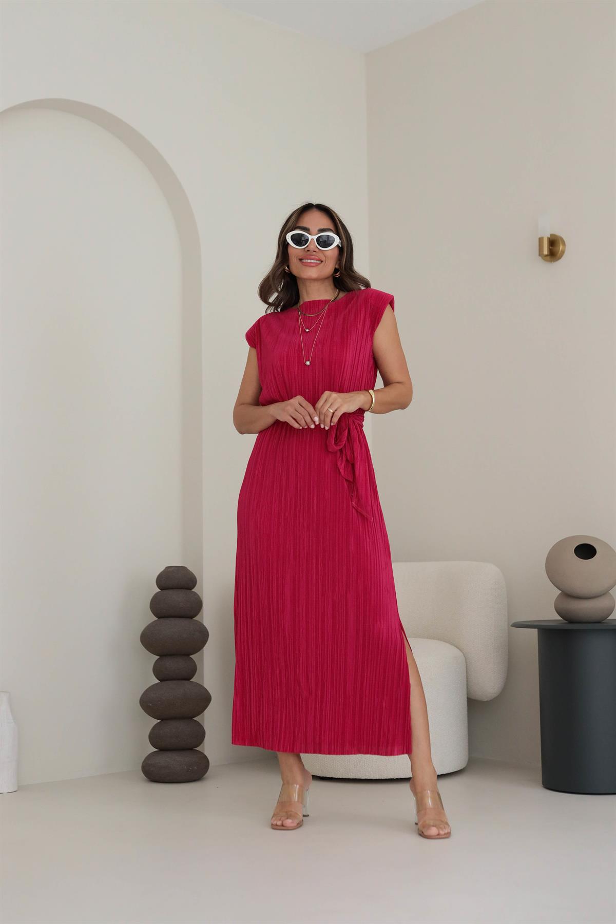 9689 Omuzları Vatkalı Bel Kuşaklı Pilili Elbise