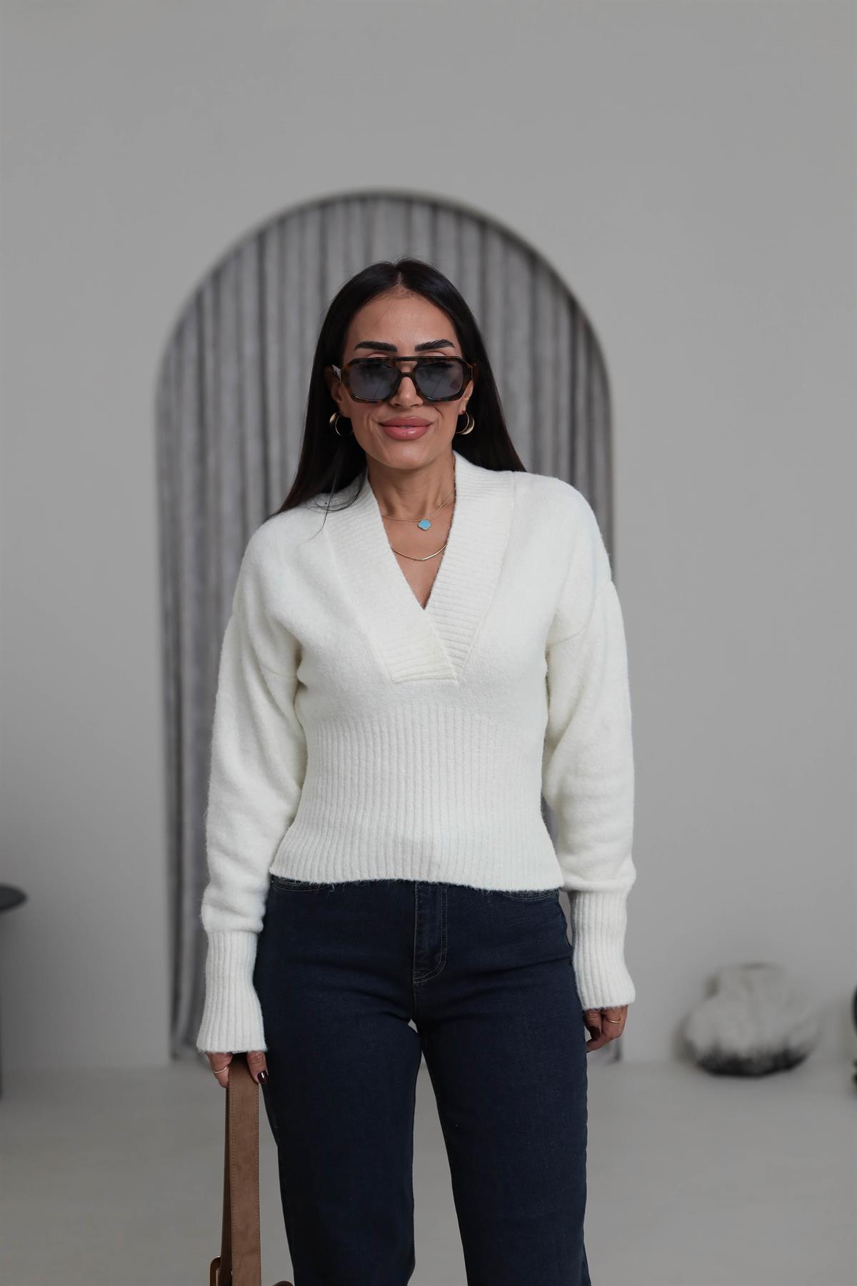 5080 Yaka Detaylı Yumoş Triko KREM