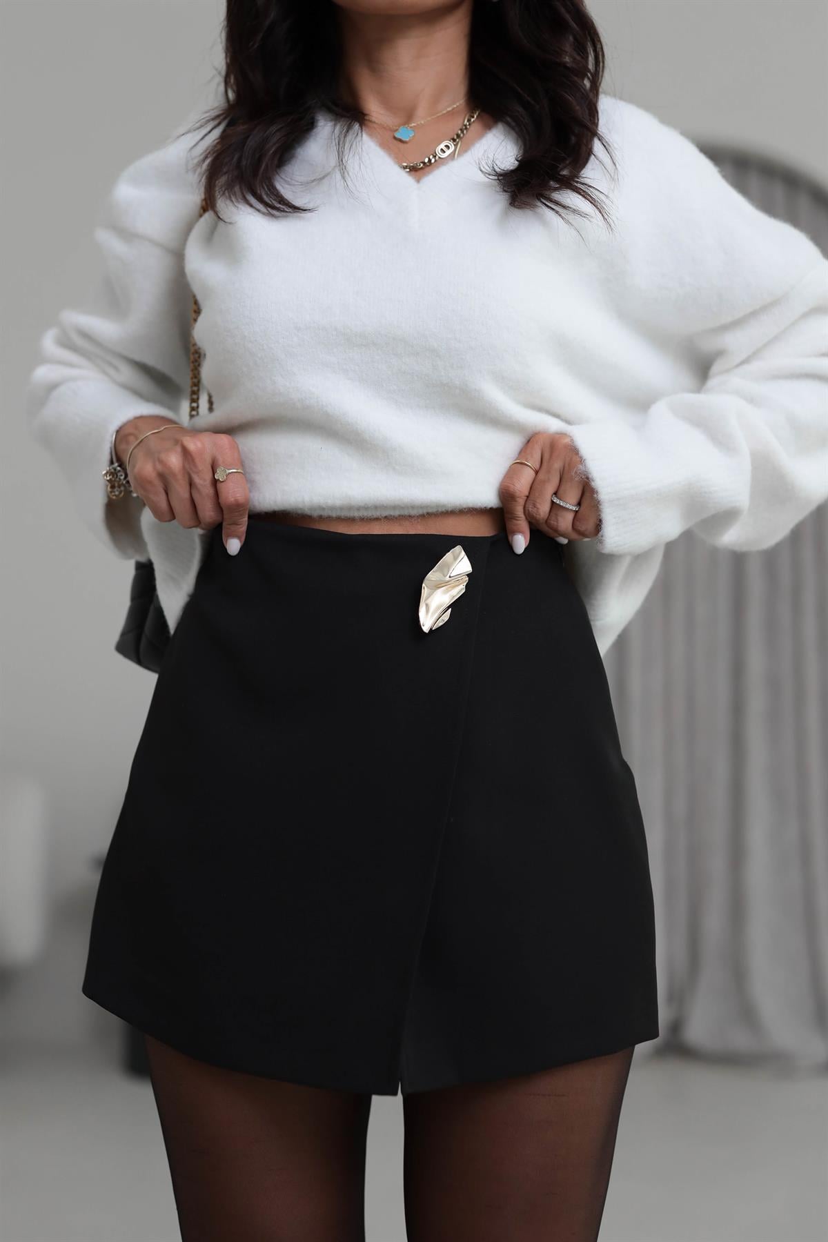 219 Gold Toka Detaylı Şort Etek SİYAH