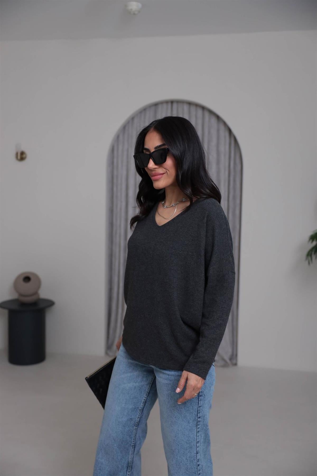 7590 V Yaka Yumoş Bluz ANTRASİT