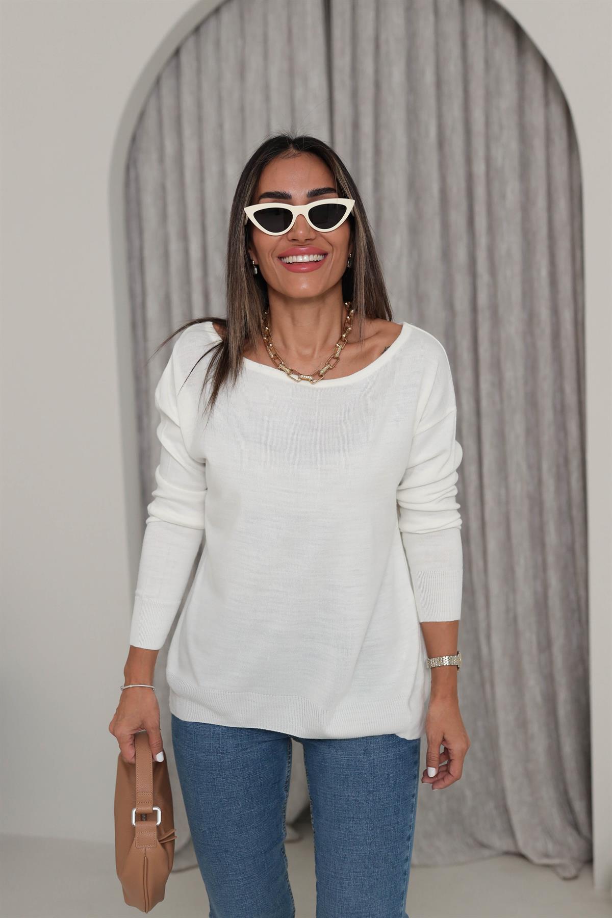 0734 Kayık Yaka T Kol Triko