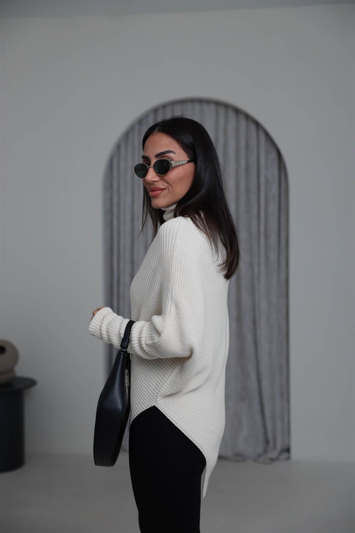 2574 Balıkçı Yaka Asimetrik Triko Kazak KREM