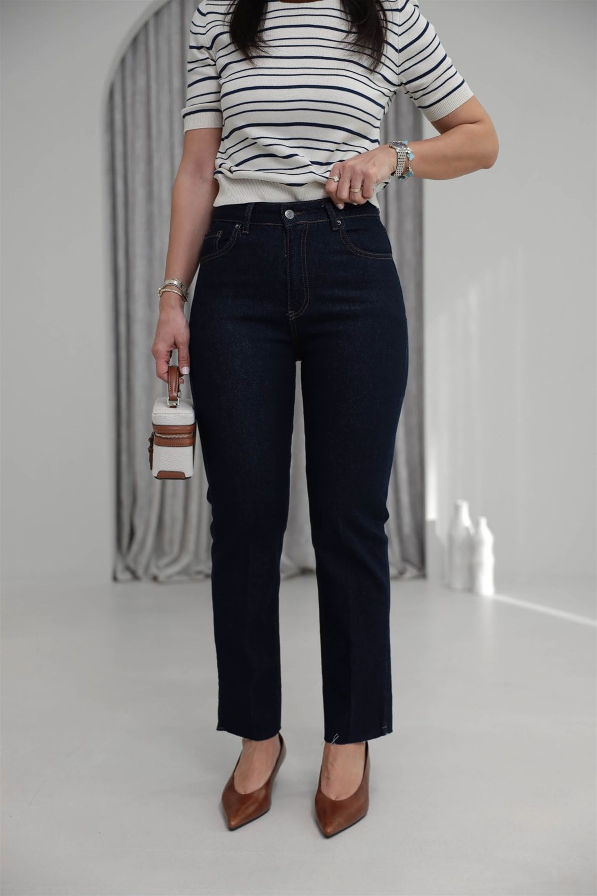 5950 Yüksek Bel Lazer Kesikli Ütülü Jean LACİVERT