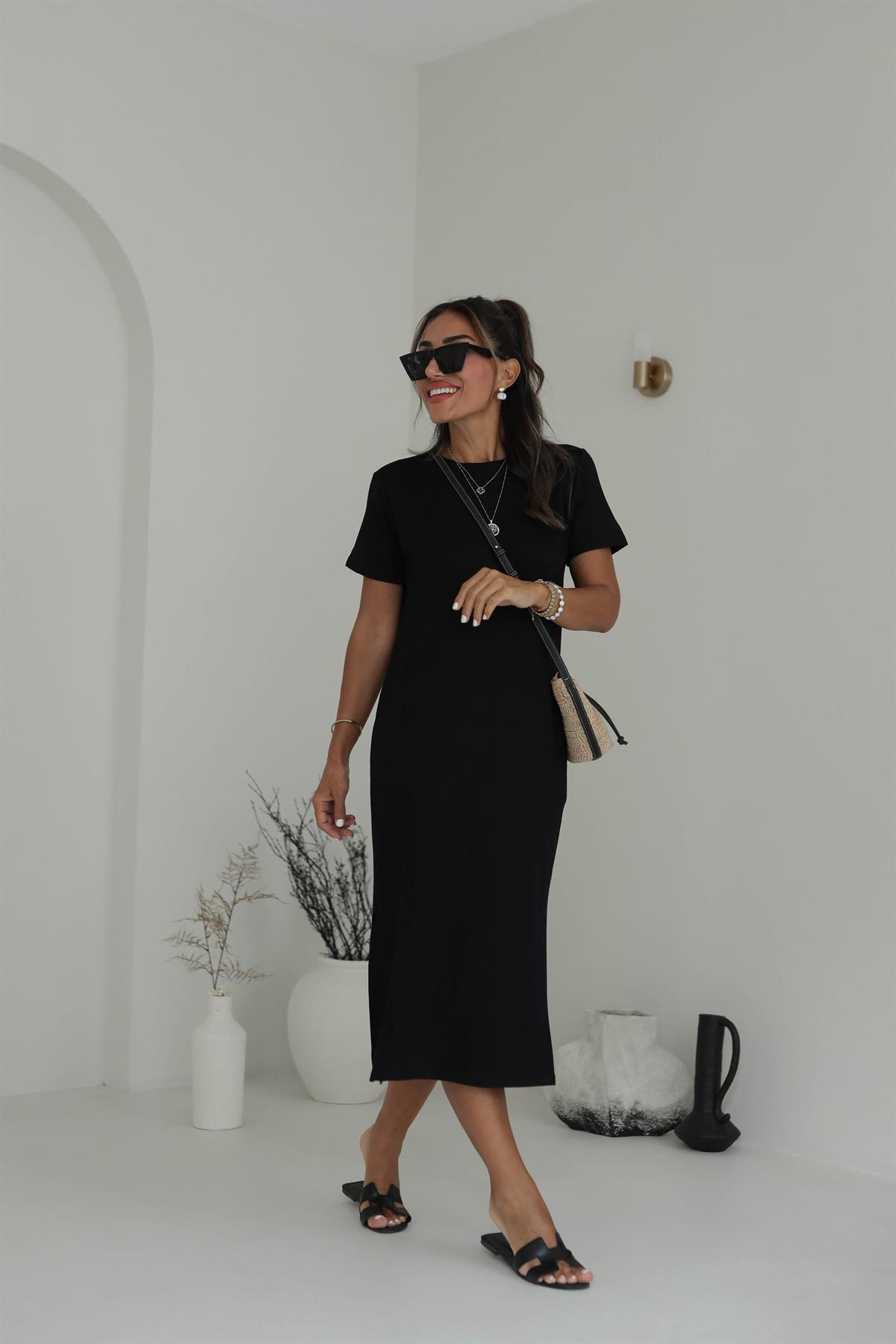 4512 Kısa Kollu Yırtmaçlı Elbise SİYAH