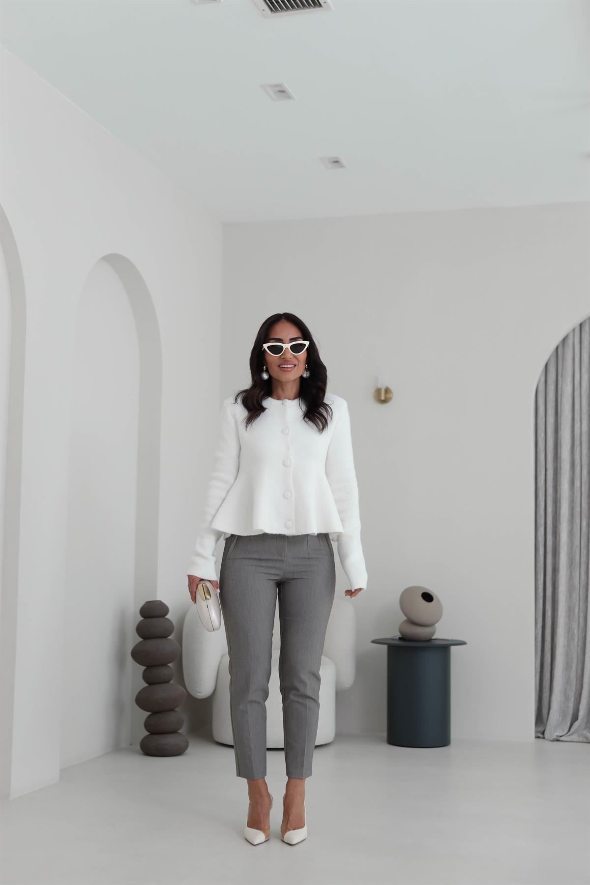 0985 Yumuşak Dokulu Peplum Düğmeli Triko Hırka EKRU