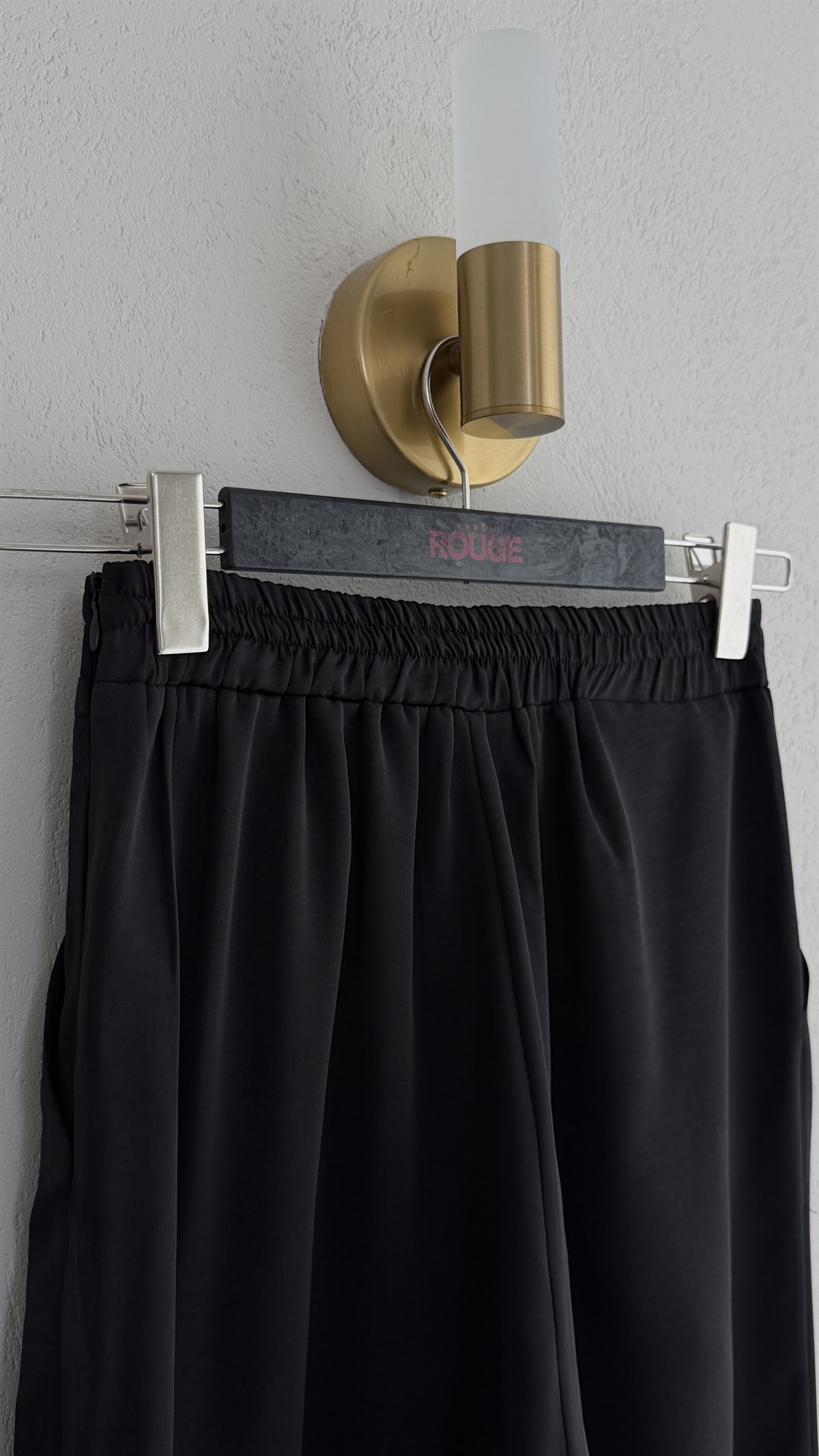 9089 Arka Bel Lastikli Pileli Pantolon SİYAH