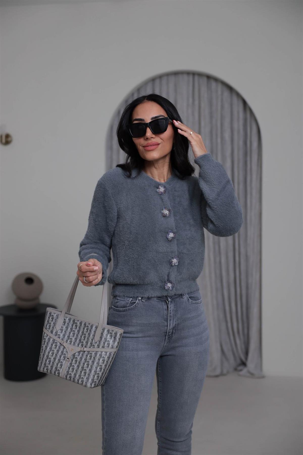 314 Çiçek Düğmeli Çıtçıtlı Yumoş Hırka KOYU GRİ