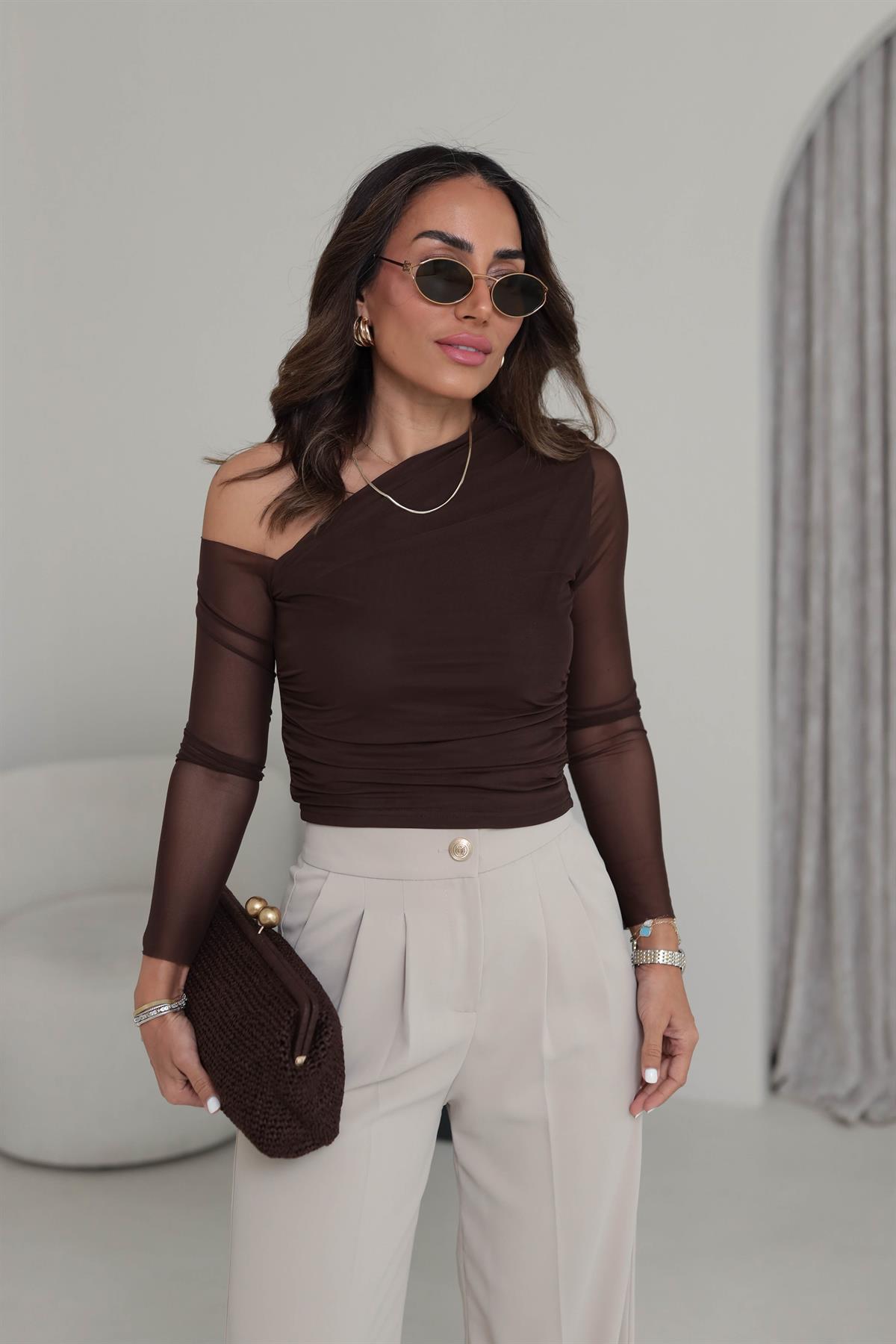 3322 Omuz Detaylı Drapeli Tül Bluz ACI KAHVE
