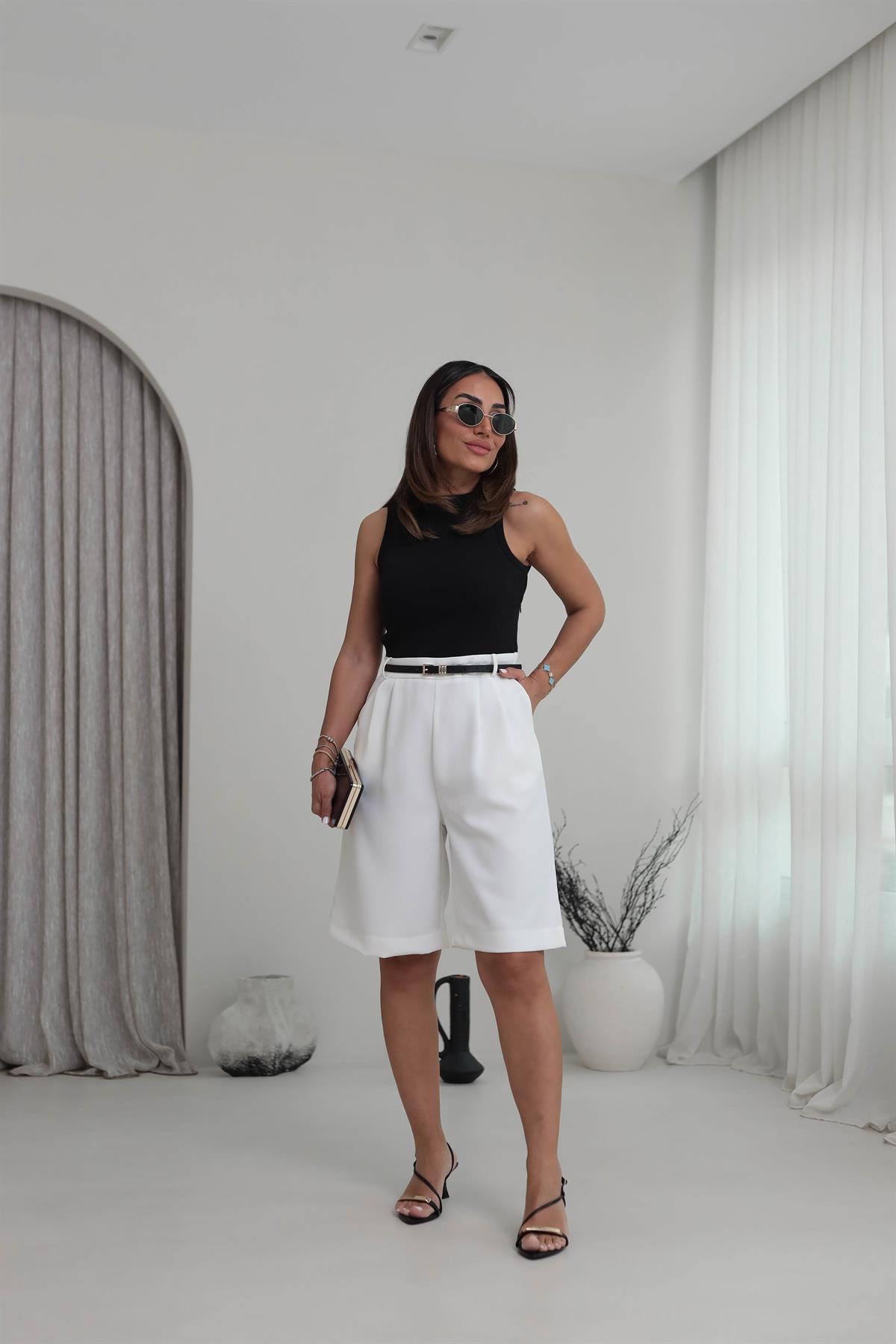 6439 Renk Kontrastlı Kemerli Şortlu Tulum SİYAHBEYAZ
