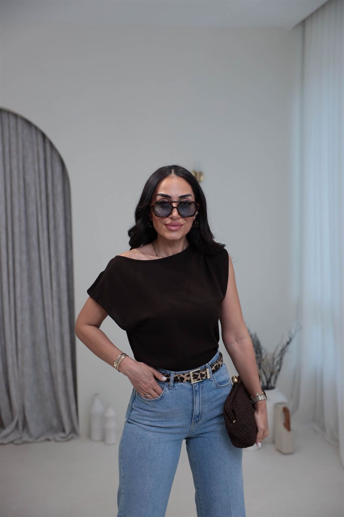 0870 Kayık Yaka Sıfır Kol Altı Lastikli  Bluz ACI KAHVE