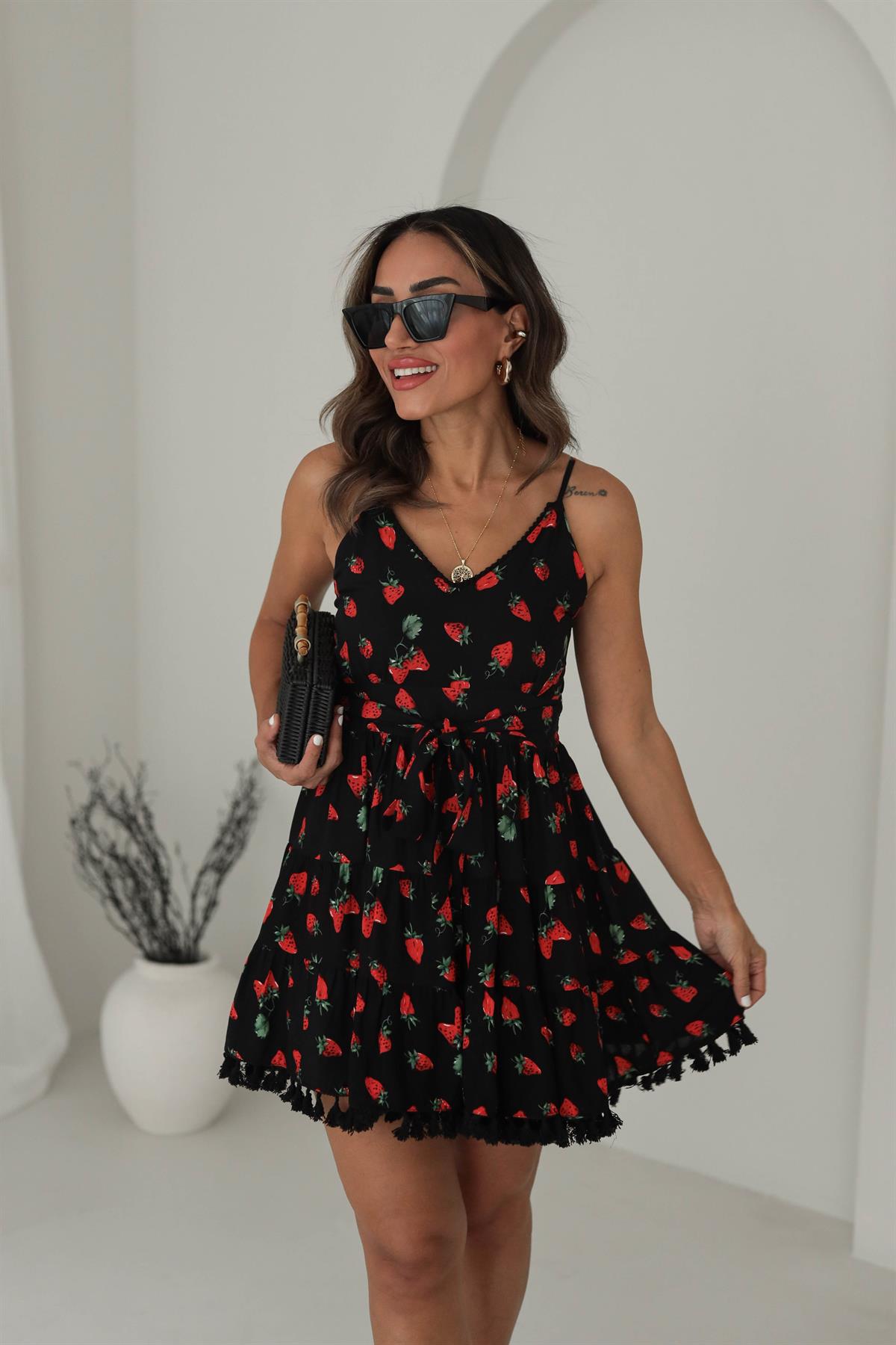 9829 Çilek Desenli Sırtı Gipeli Kuşaklı Elbise