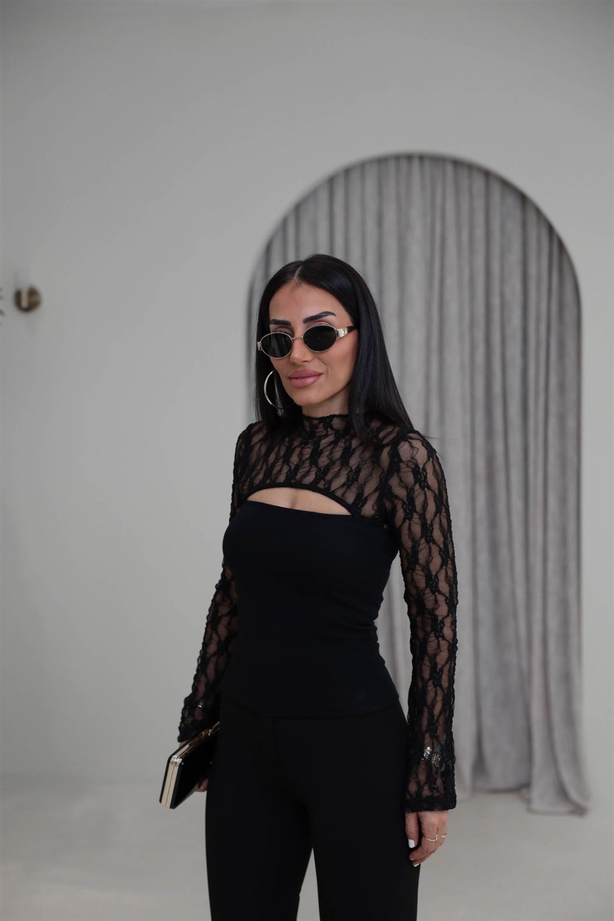 1020 Dantel Garnili Dik Yaka Pencere Detaylı Bluz SİYAH