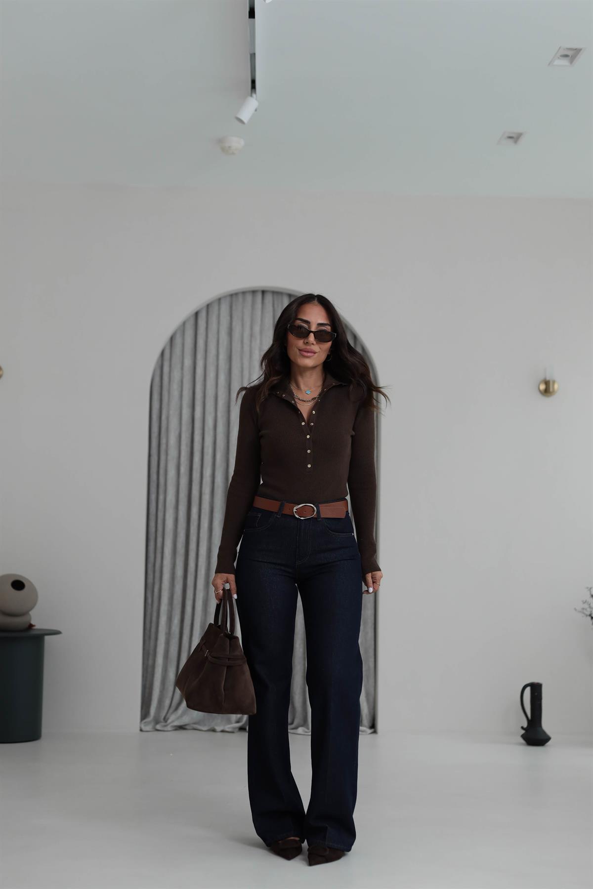 0686 Dik Yaka Çıtçıtlı Triko Kazak ACI KAHVE