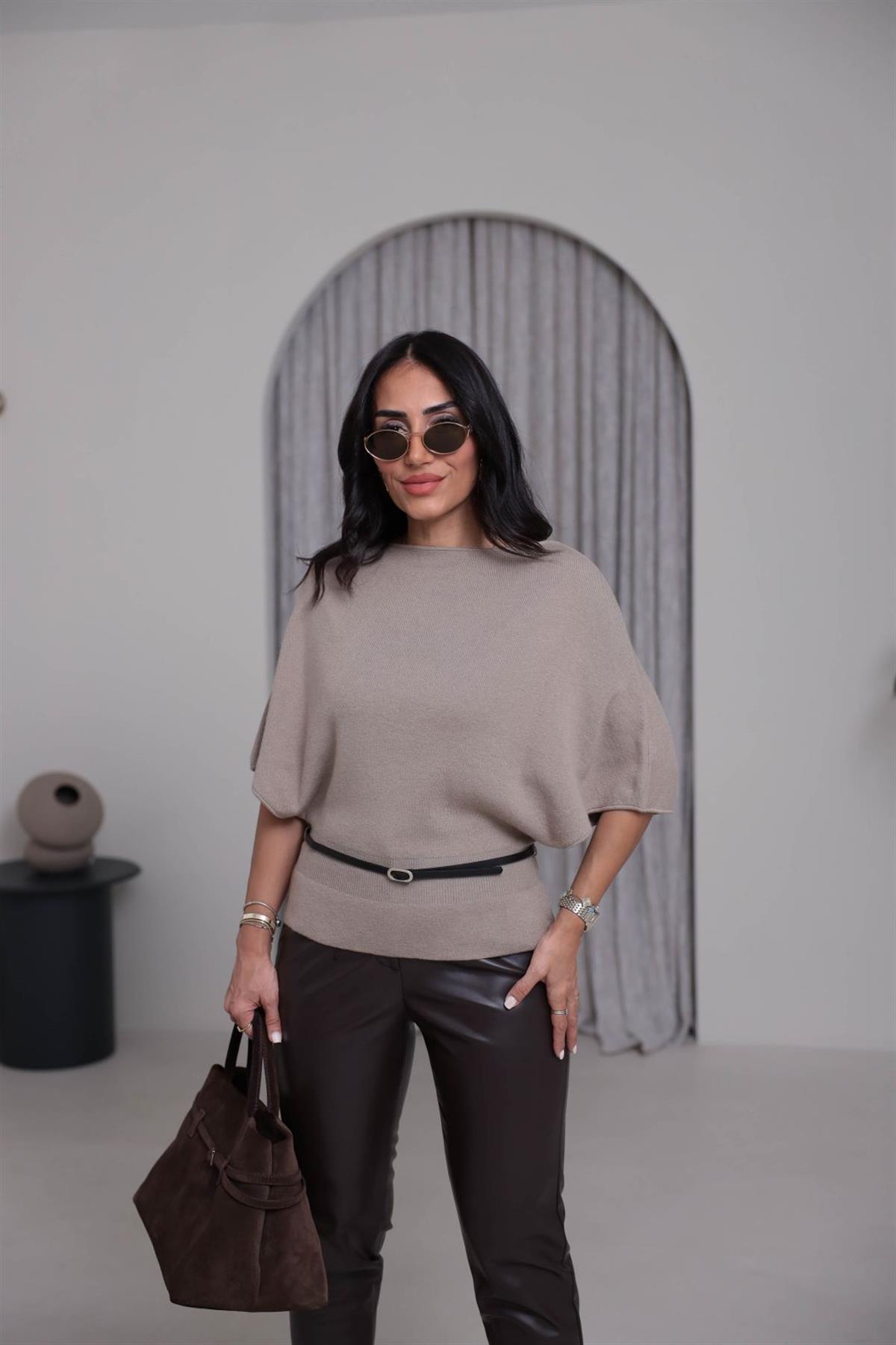 0838 Kayık Yaka Kemerli Triko Kazak VİZON