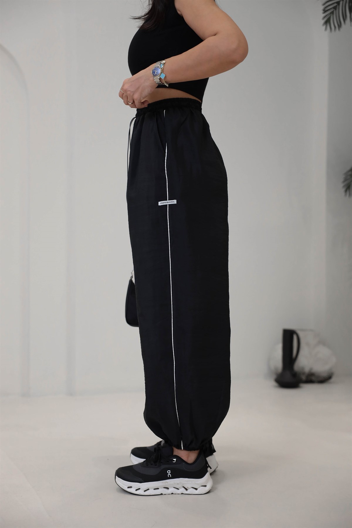 1526 Bel ve Paça Lastikli Biyeli Paraşüt Kumaş Pantolon SİYAH