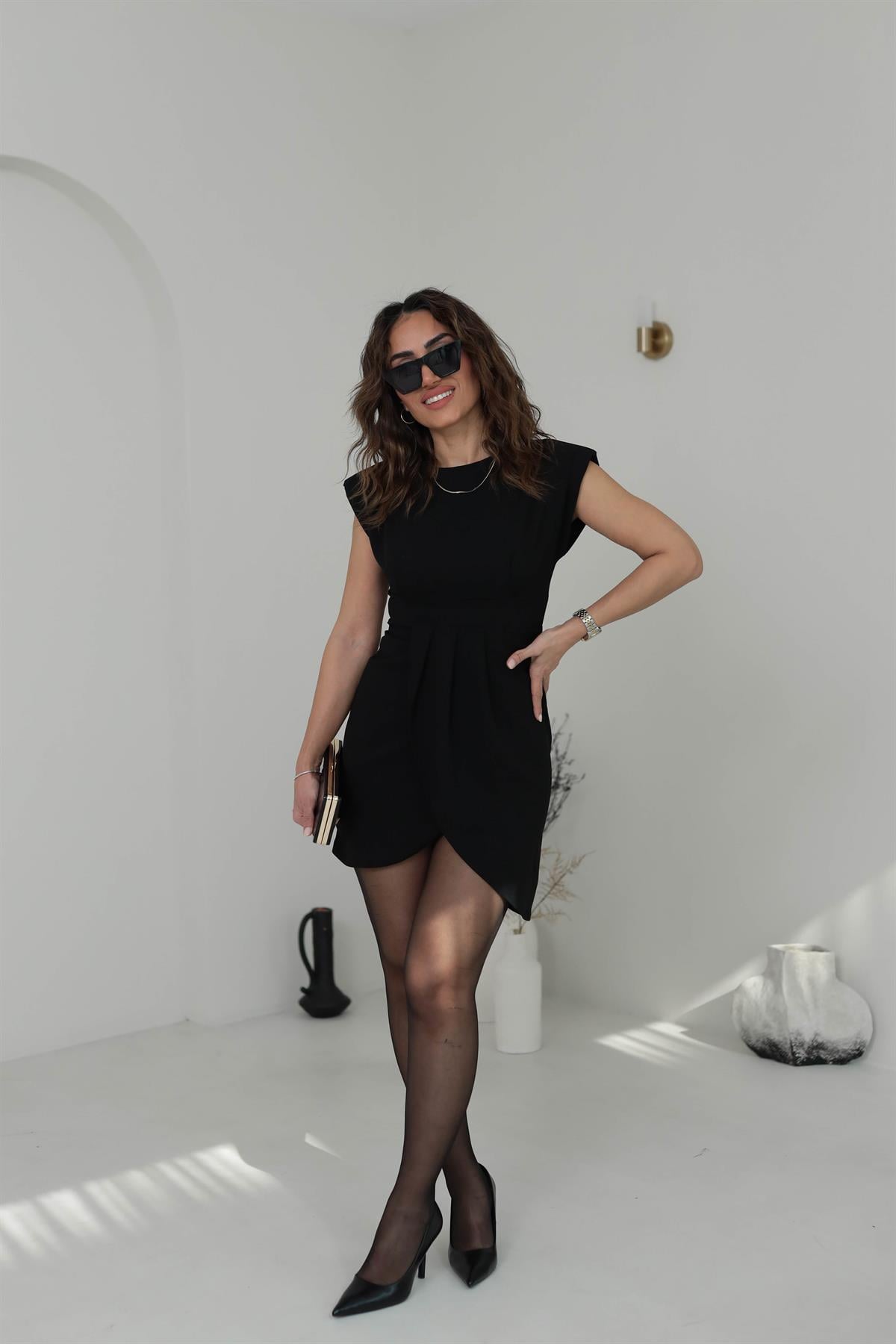 3696 Omuz Vatkalı Etek Ucu Kruvaze Elbise SİYAH