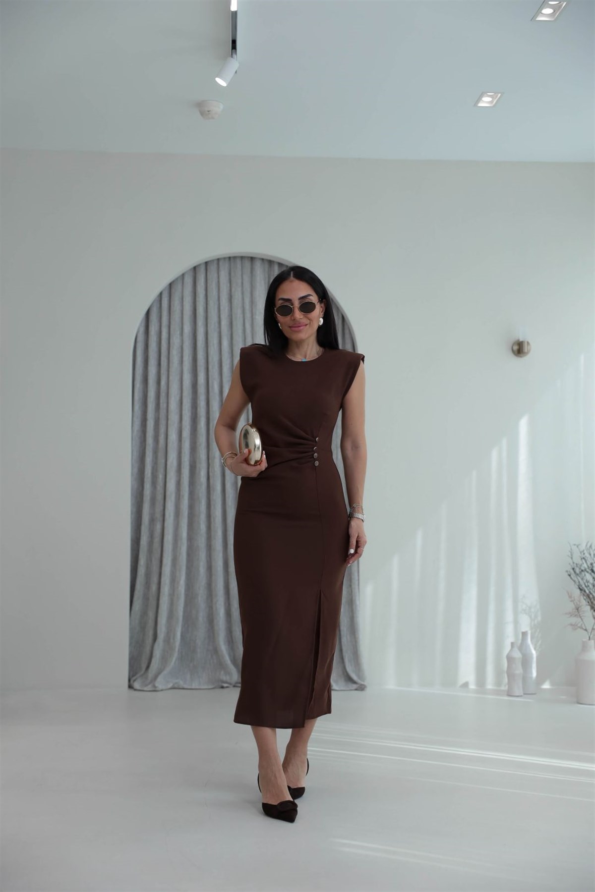 3870 Sıfır Kol Vatkalı Drapeli Elbise KAHVE
